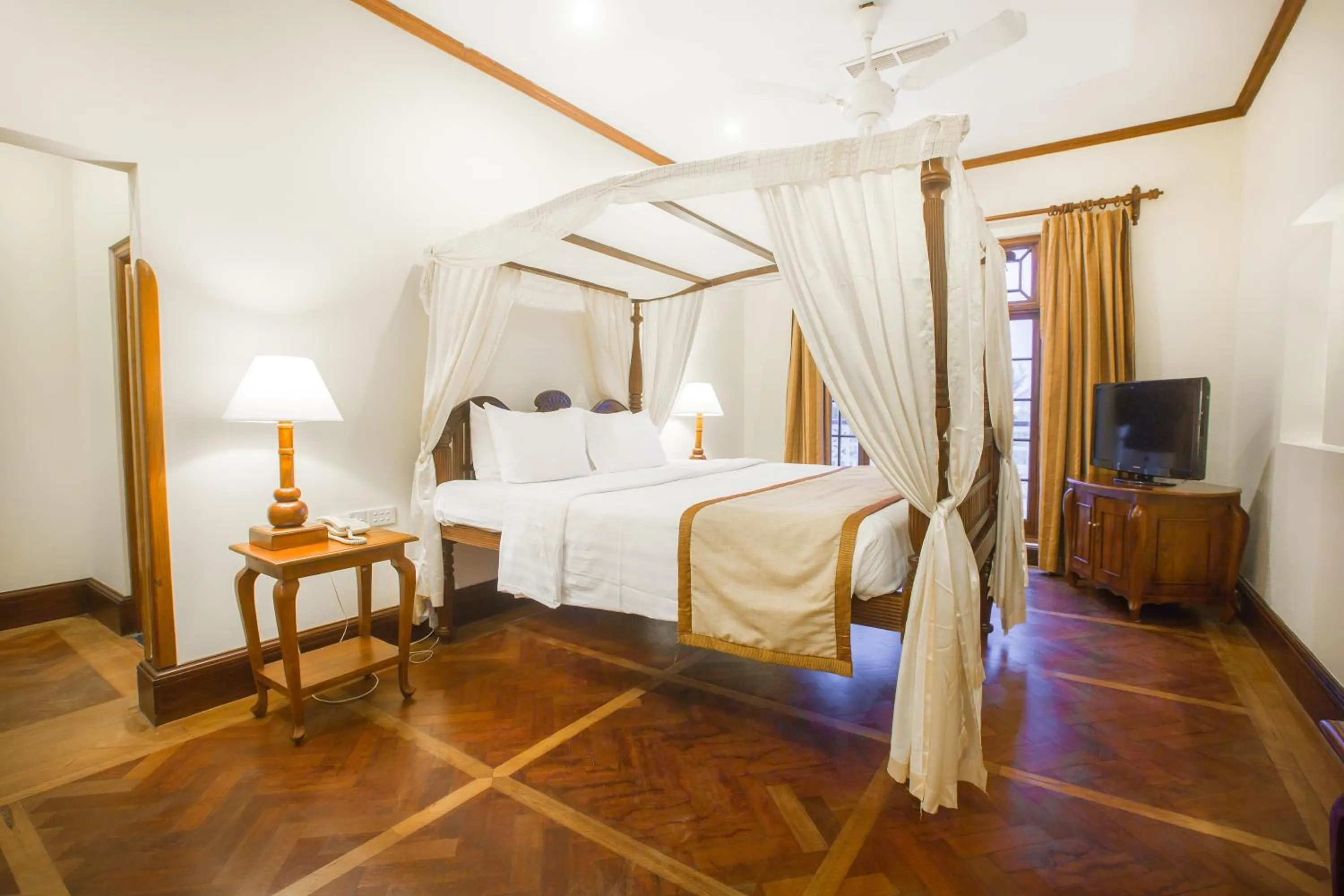 Bed in Mount Lavinia Hotel