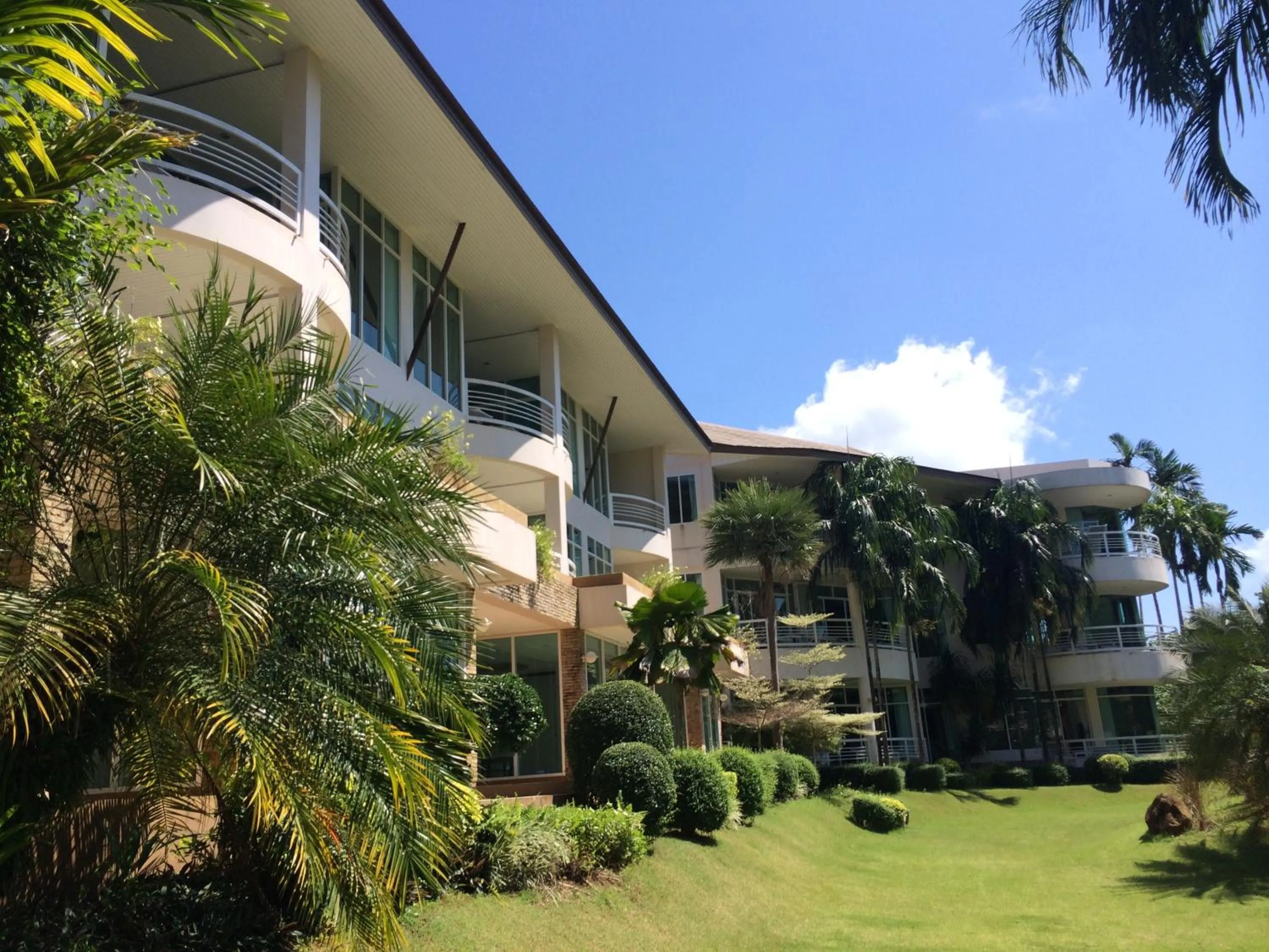 Facade/entrance in Makathanee Resort