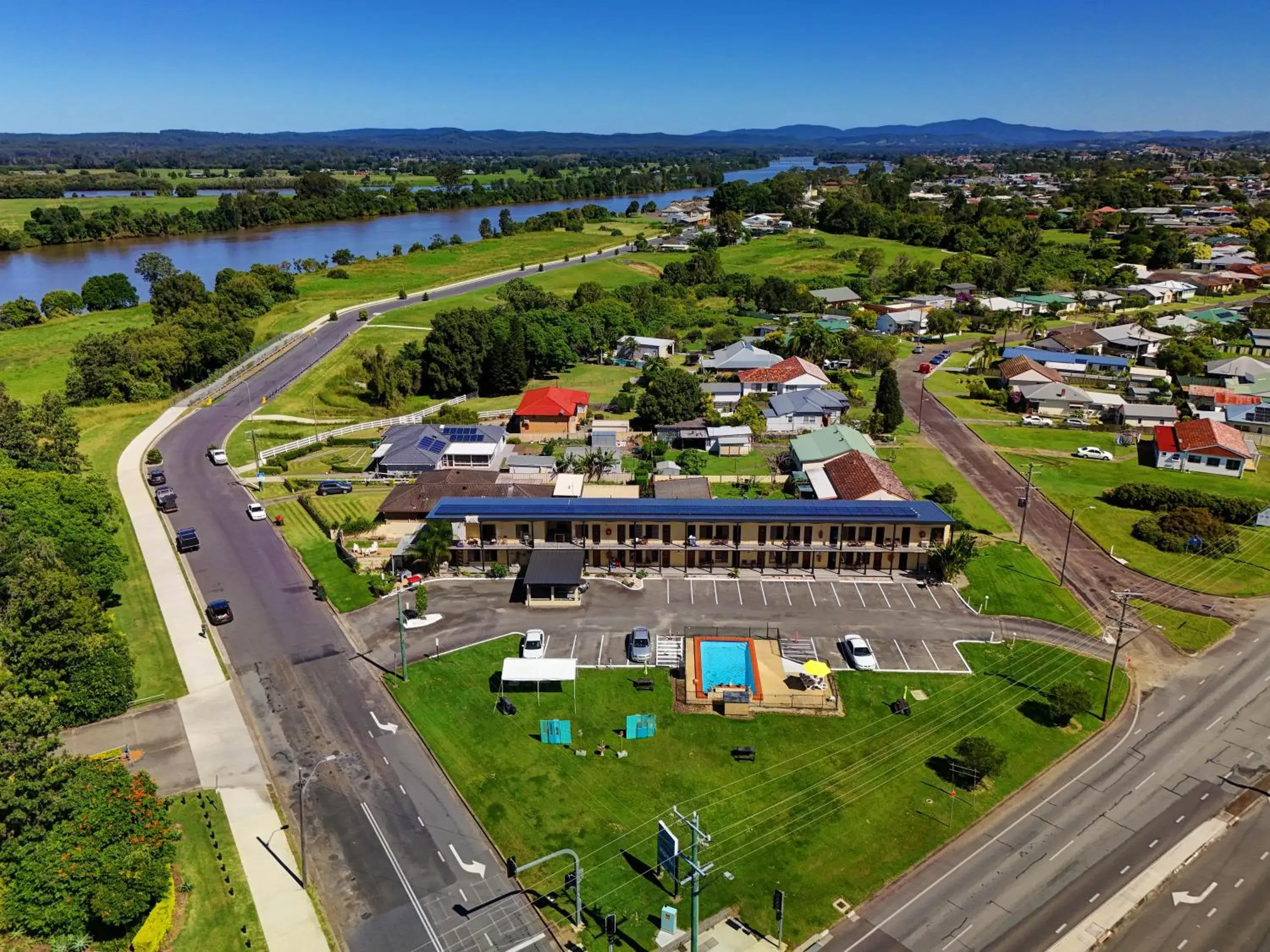 Property building in Country Plaza Motel Taree Property building in Country Plaza Motel Taree