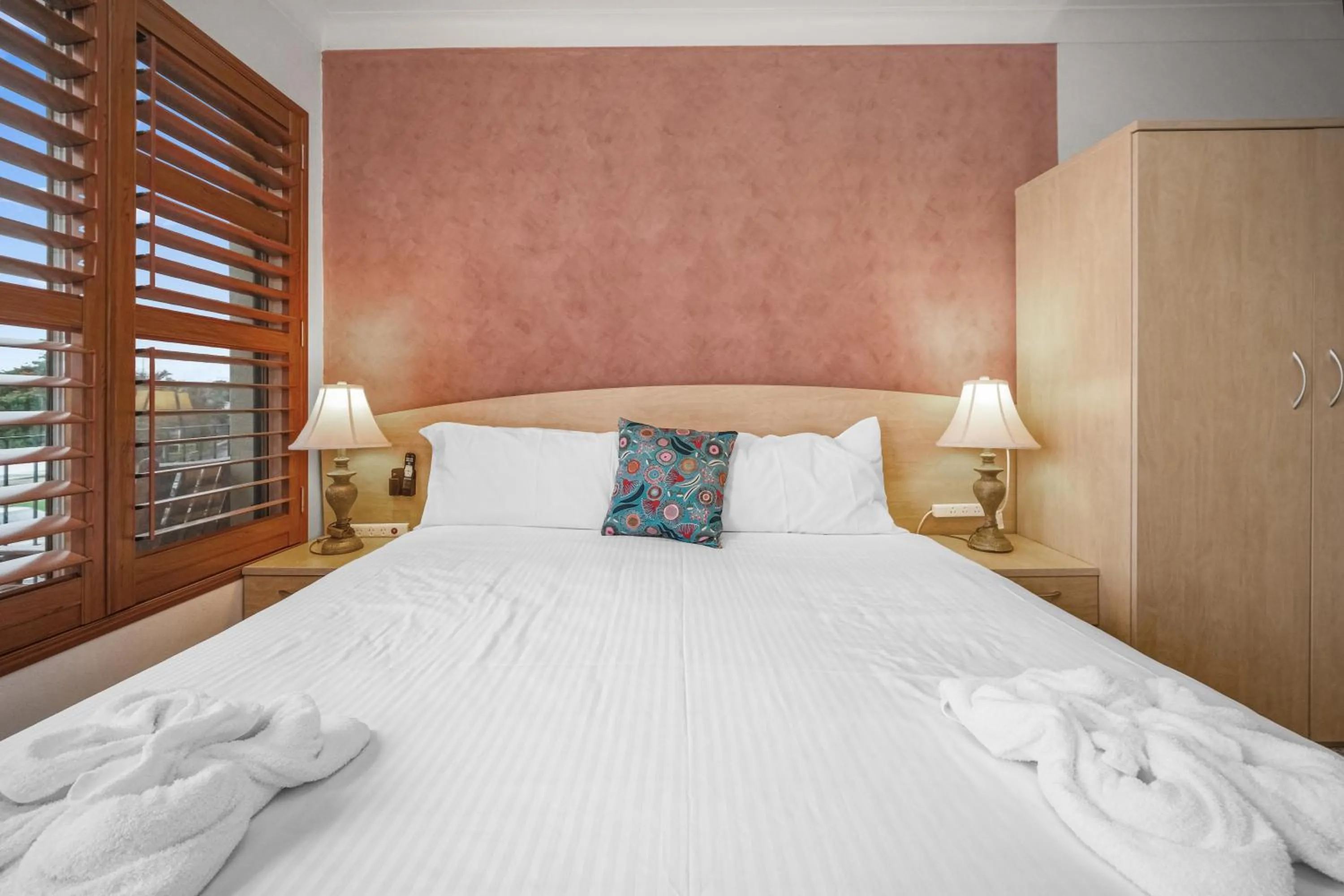 Bed in Country Plaza Motel Taree