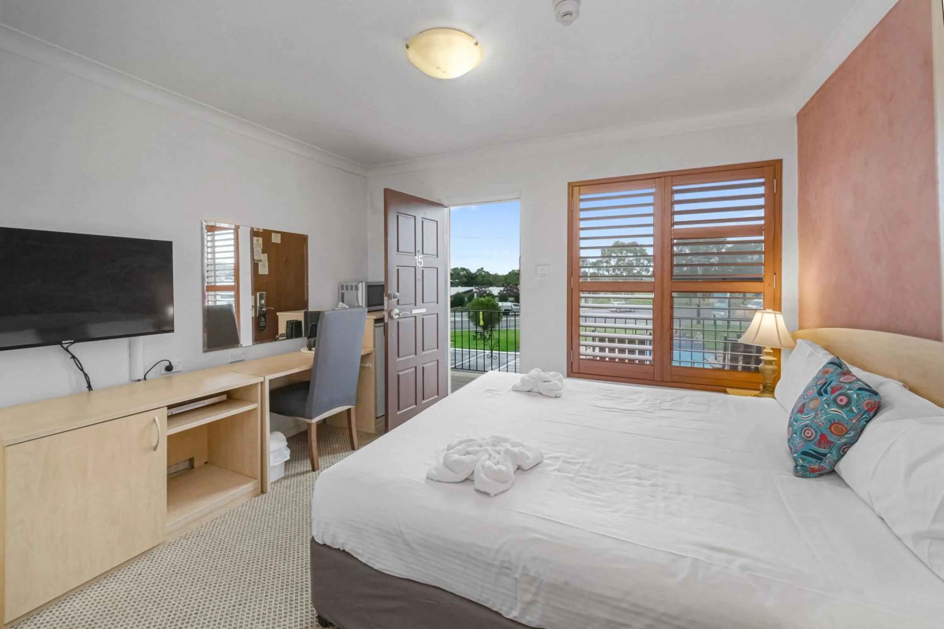 Bed in Country Plaza Motel Taree