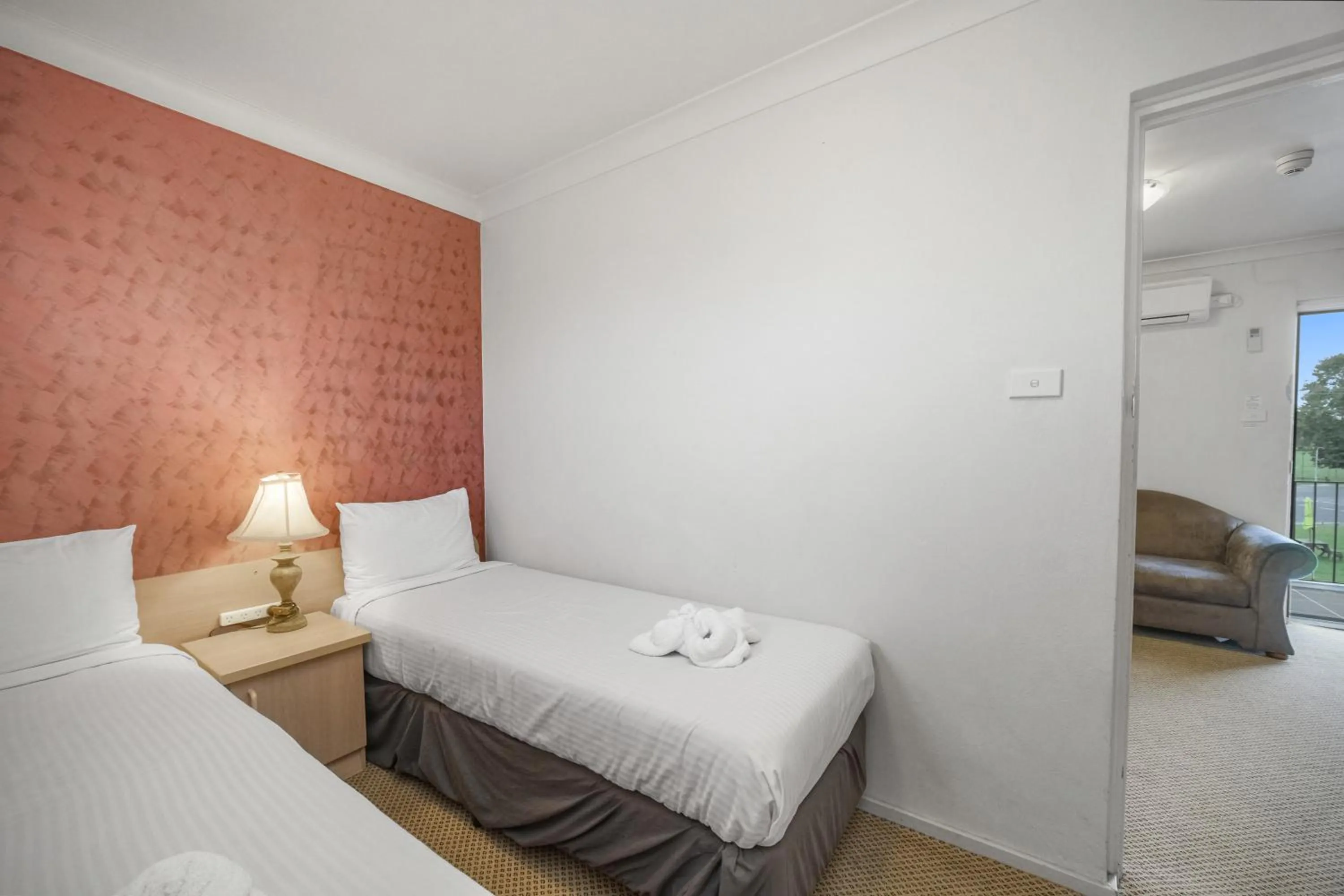 Bed in Country Plaza Motel Taree