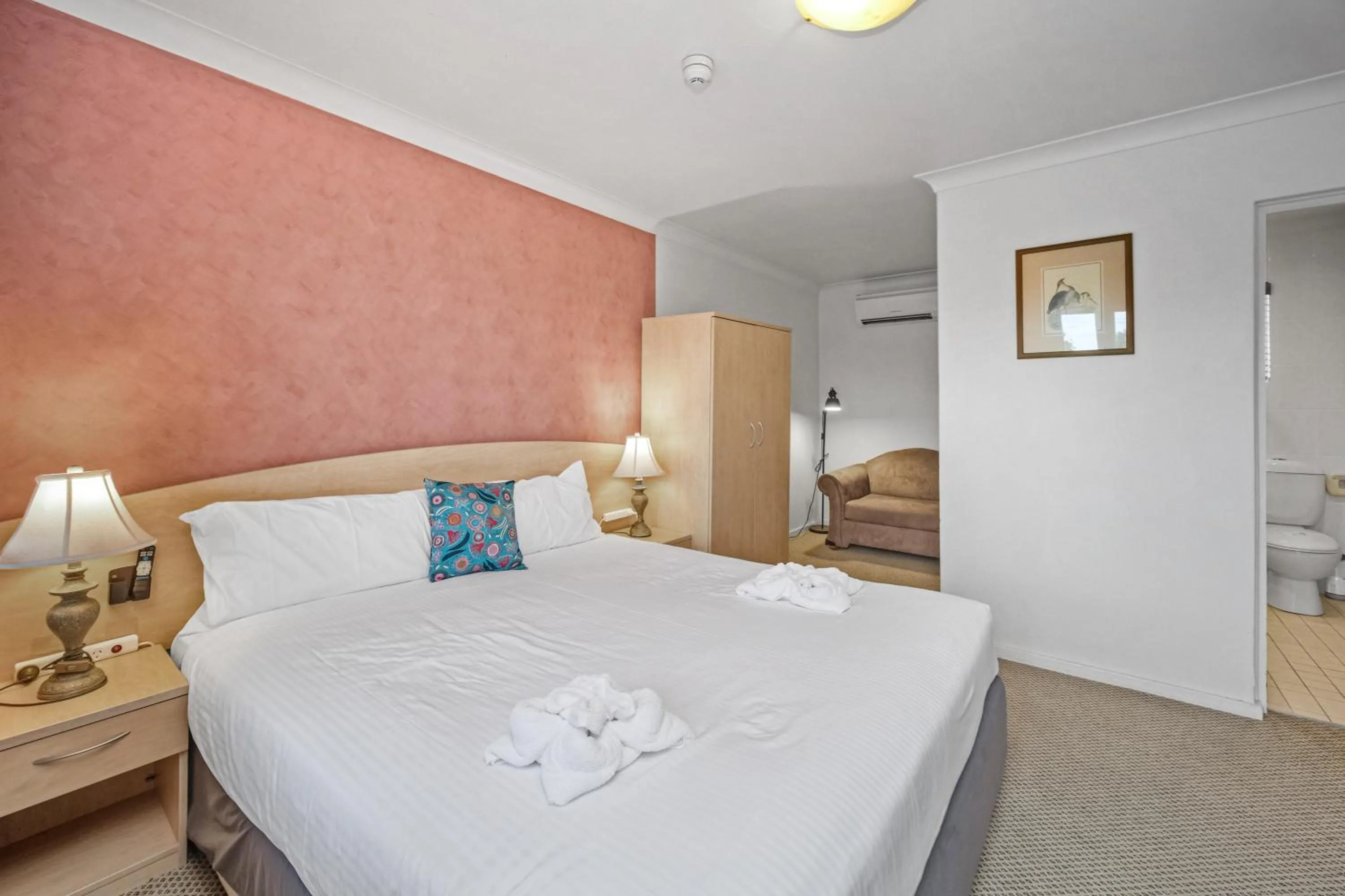 Photo of the whole room, Bed in Country Plaza Motel Taree