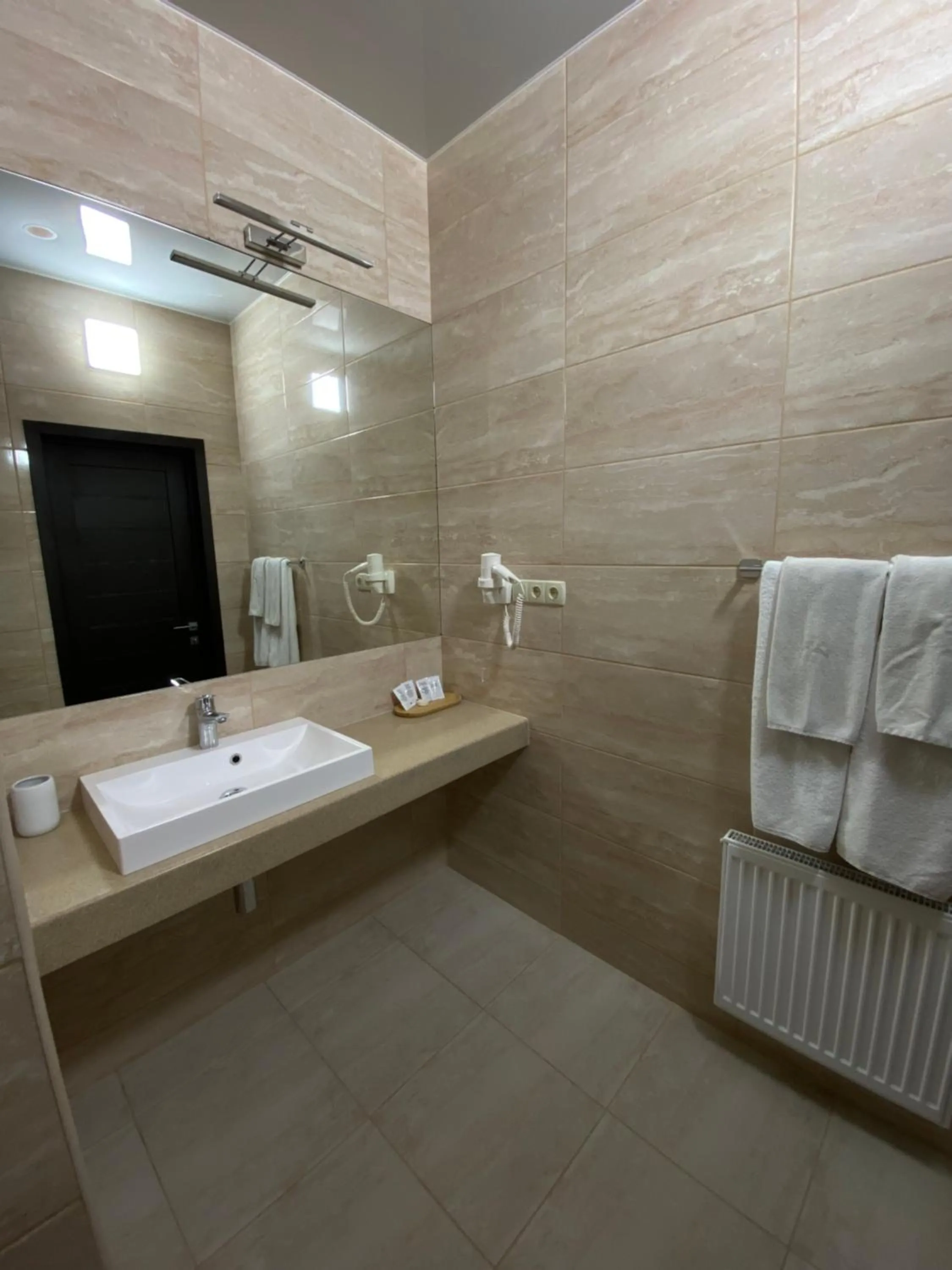 Status Hotel