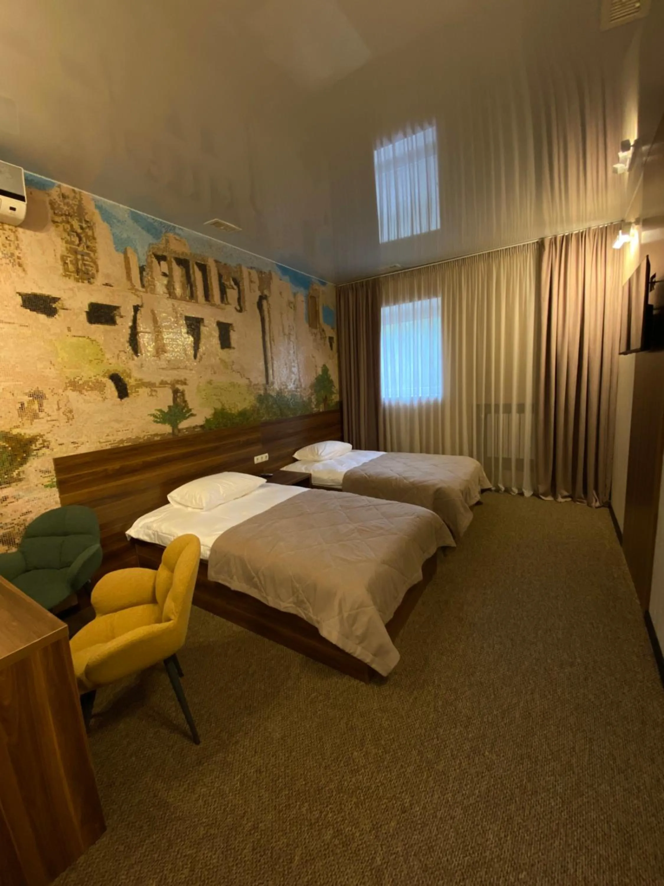 Deluxe Quadruple Room in Status Hotel