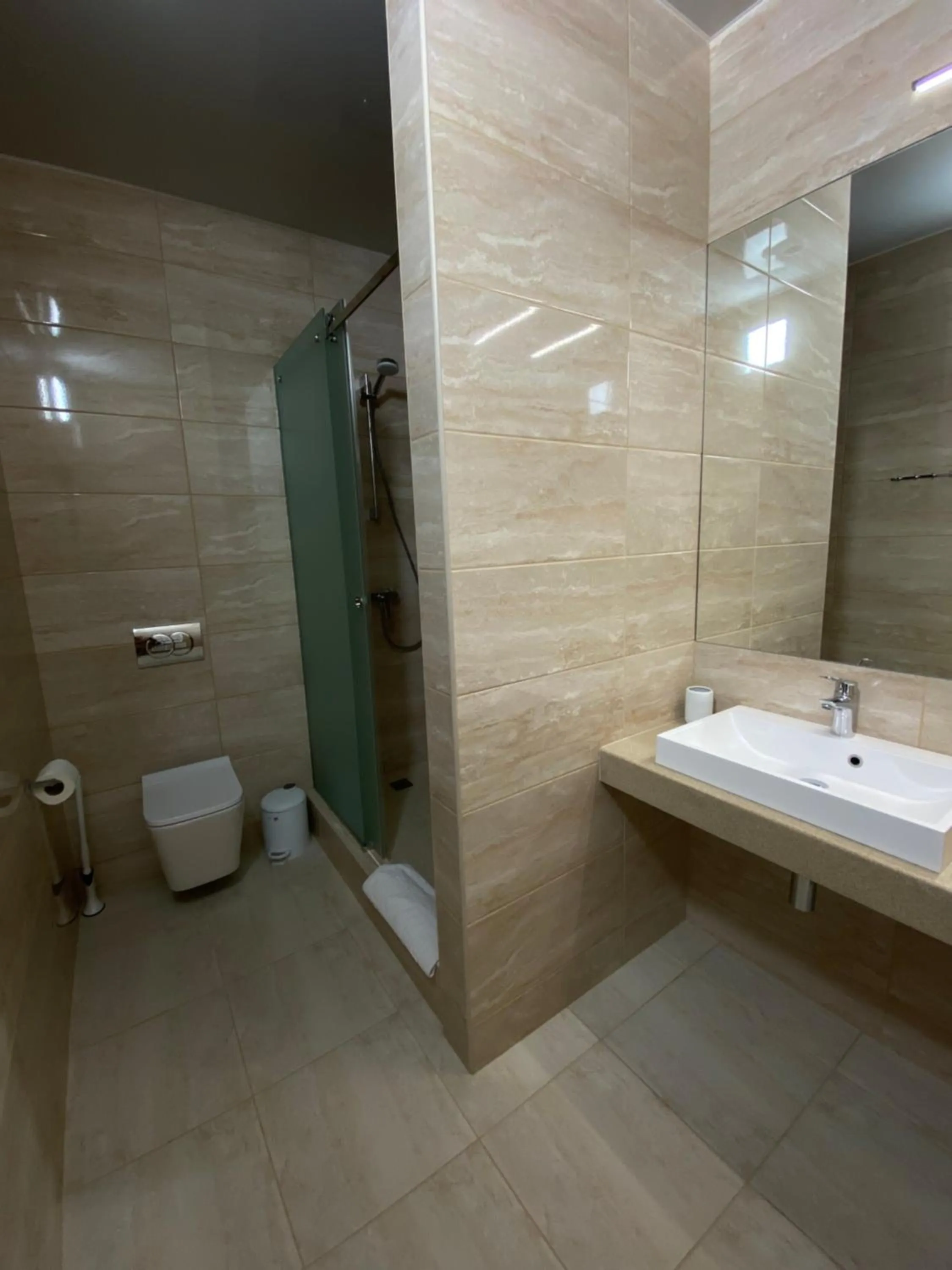 Status Hotel