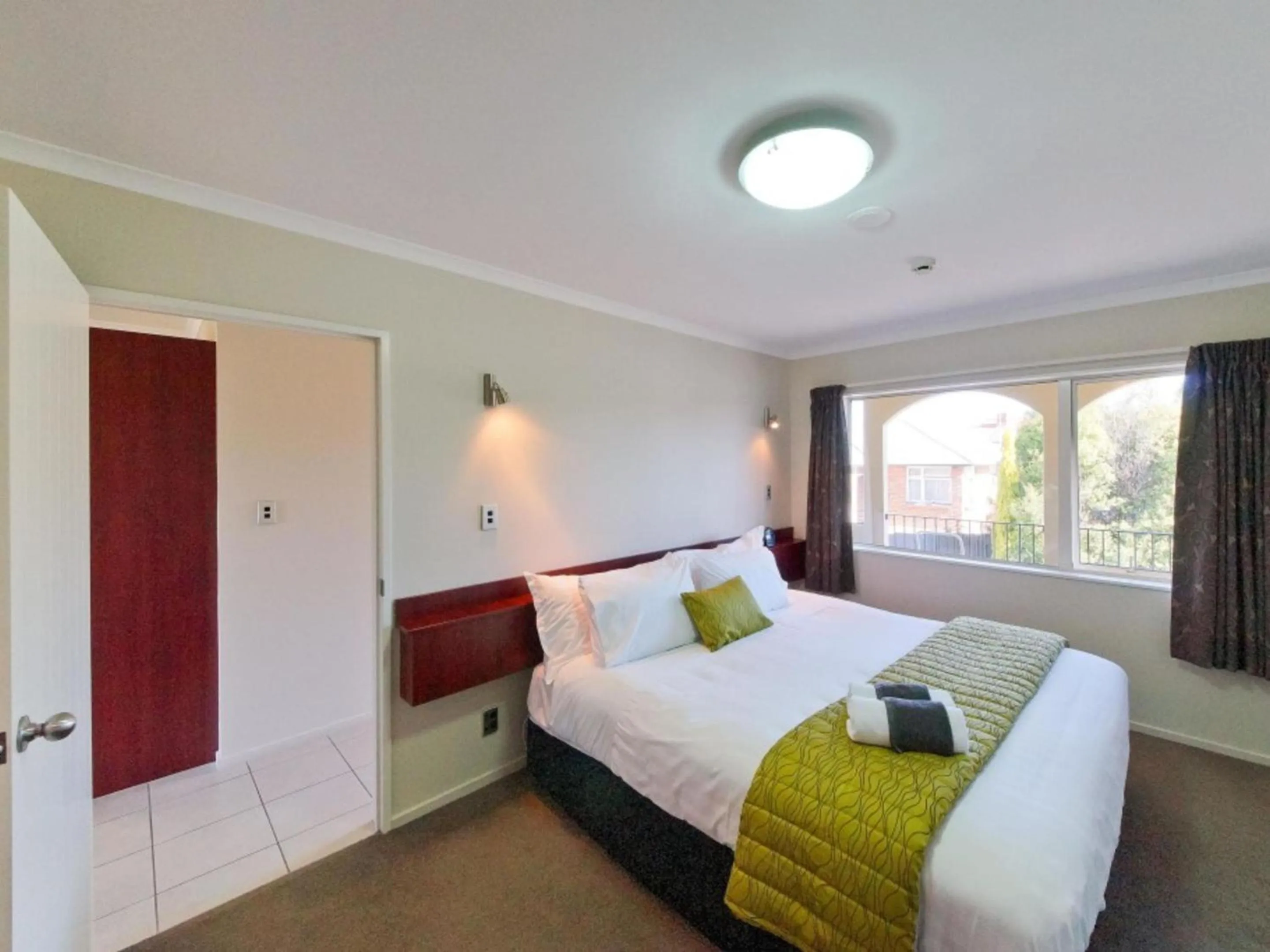 Bed in ASURE Avenue Motor Lodge