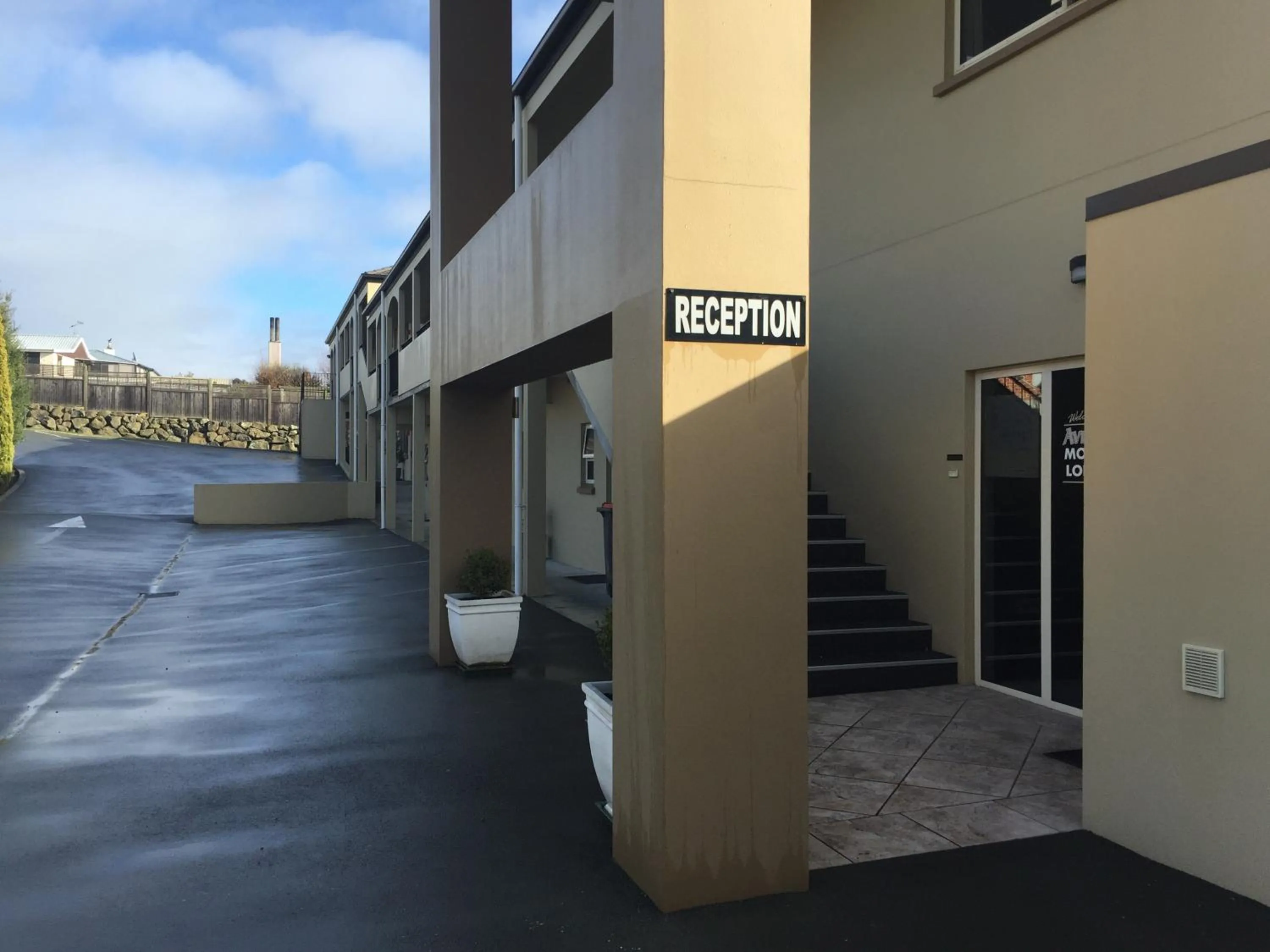 Facade/entrance in ASURE Avenue Motor Lodge