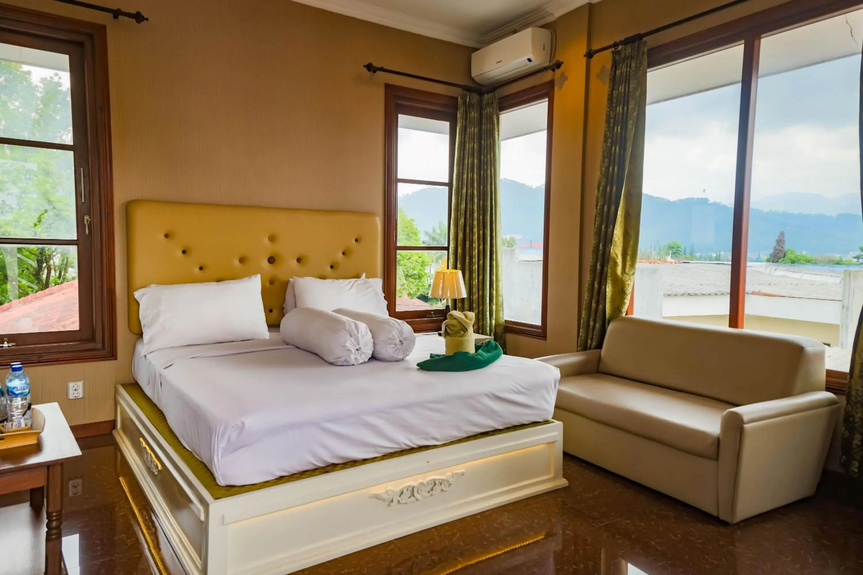 Deluxe Room in Family Hotel Gradia 1