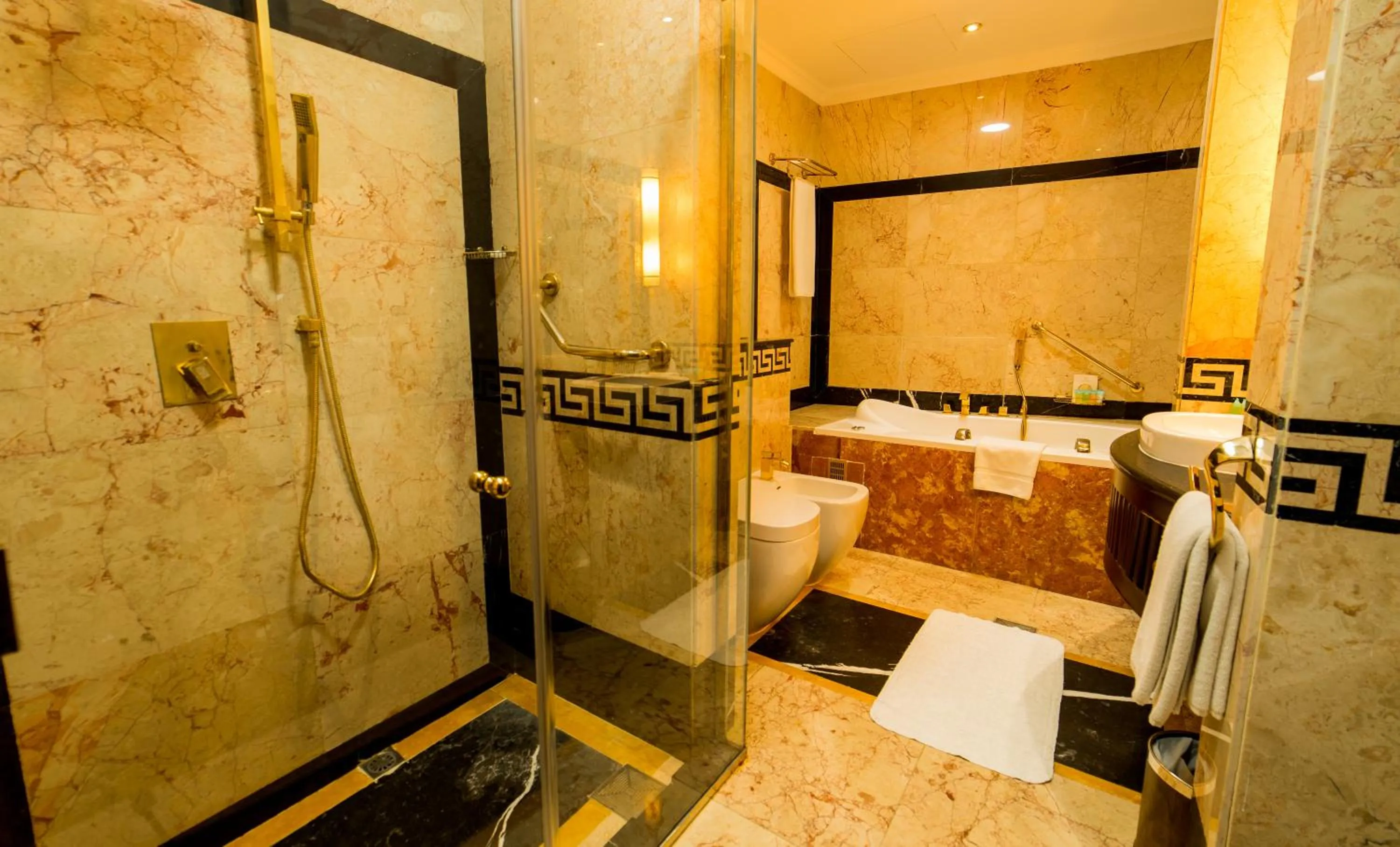 Shower in Grand Excelsior Hotel Al Barsha