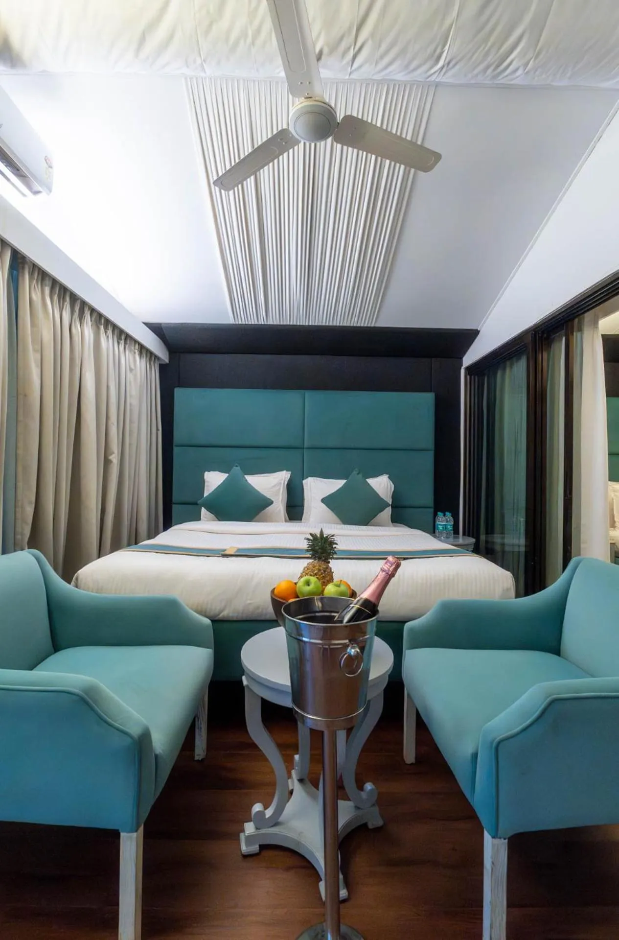 Bedroom, Bed in Marbela Beach Resort