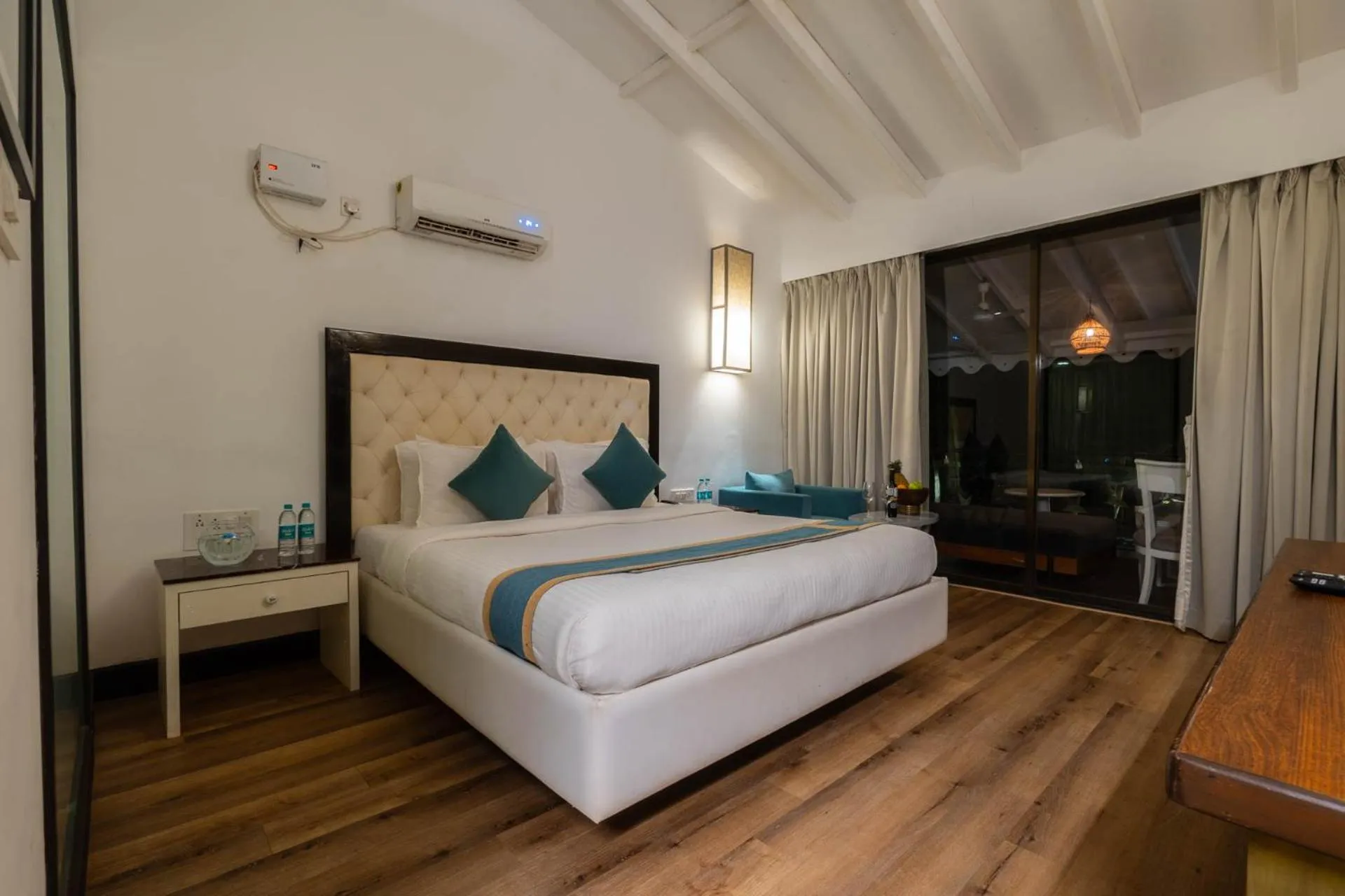 Bedroom, Bed in Marbela Beach Resort