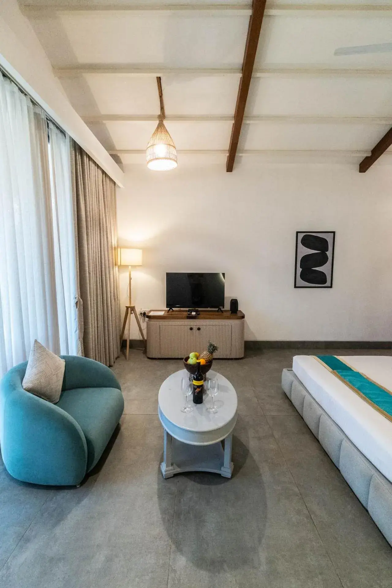 Communal lounge/ TV room, Bed in Marbela Beach Resort Communal lounge/ TV room, Bed in Marbela Beach Resort