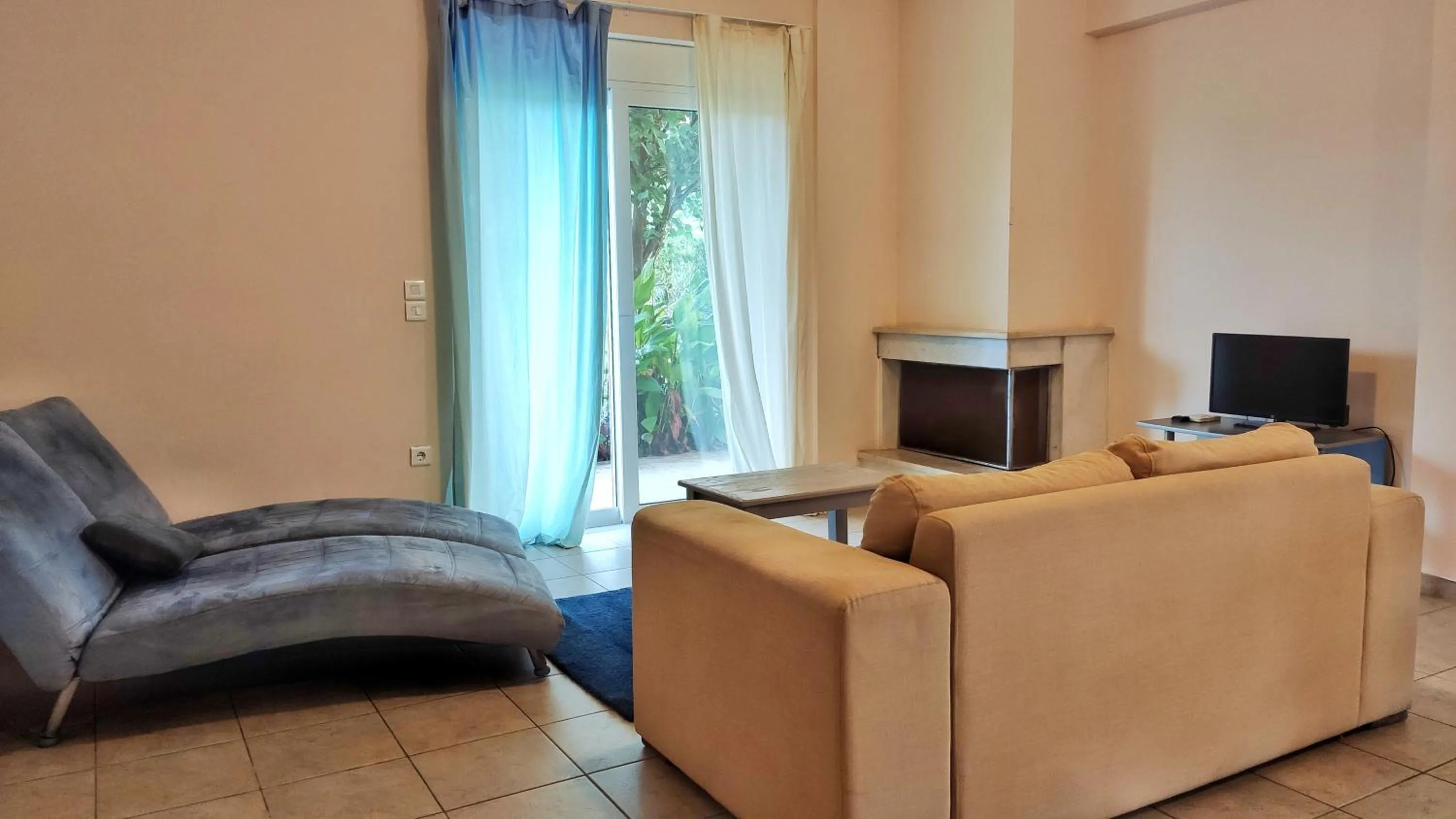 TV and multimedia in Agroktima Fourki