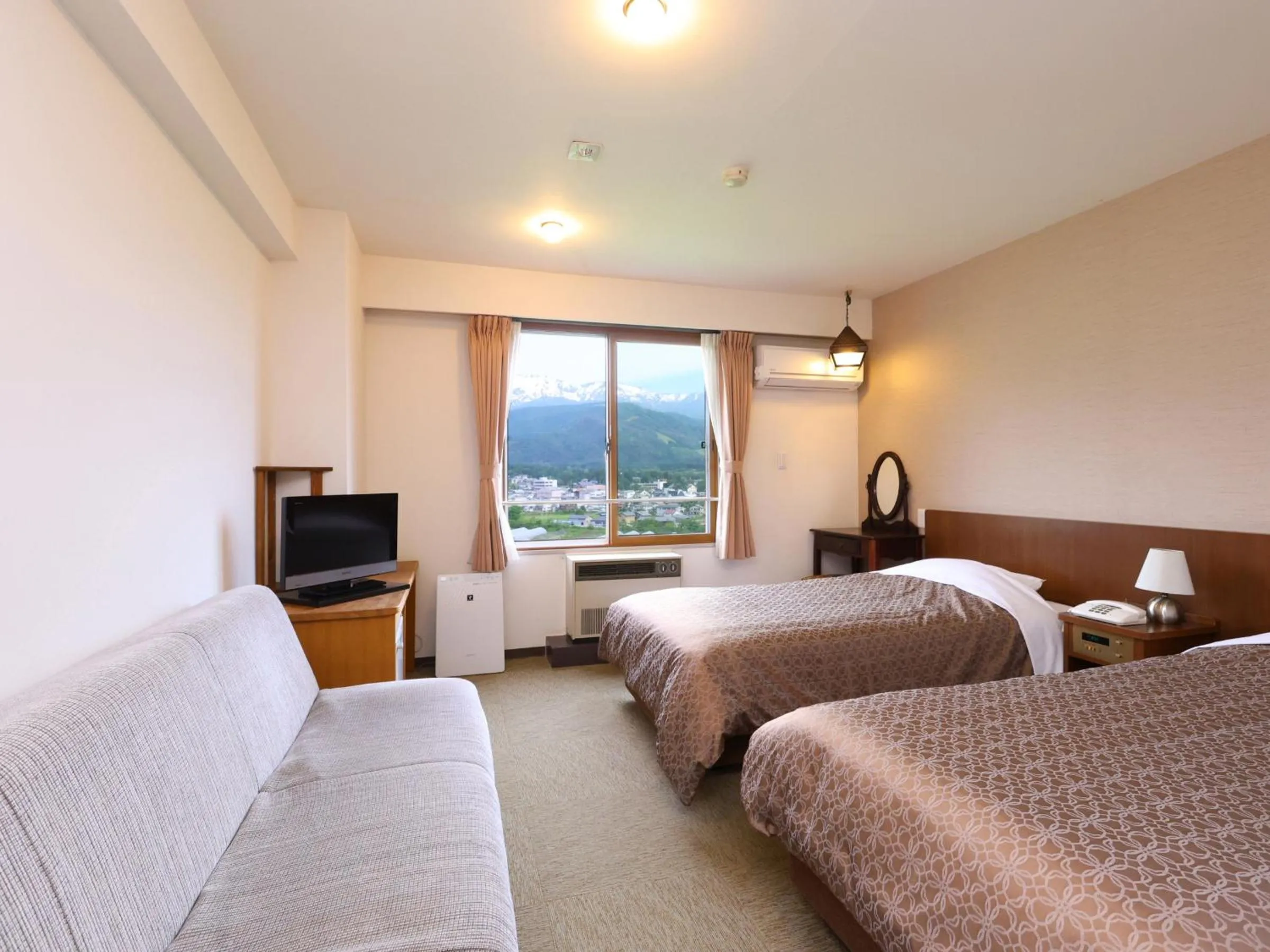 Photo of the whole room, Bed in Hakuba Highland Hotel