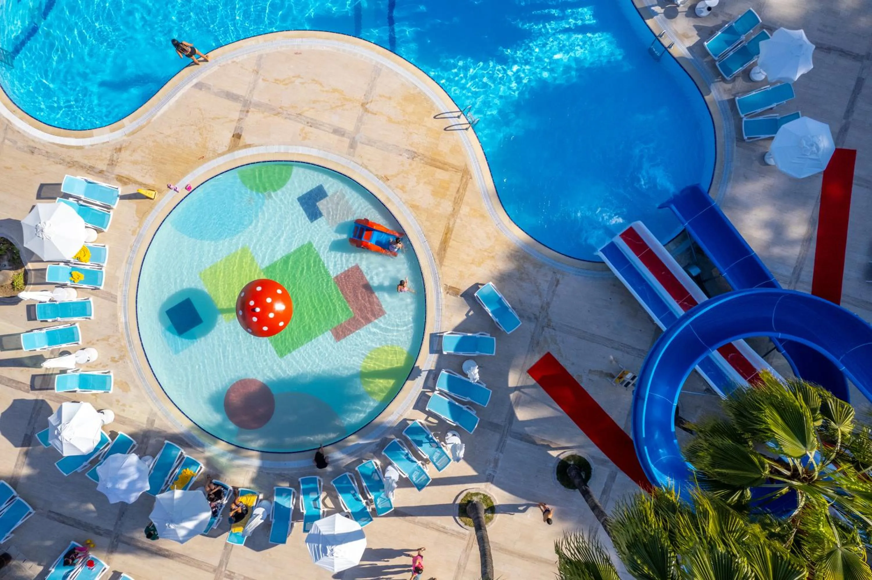 Swimming pool in Eldar Resort Hotel