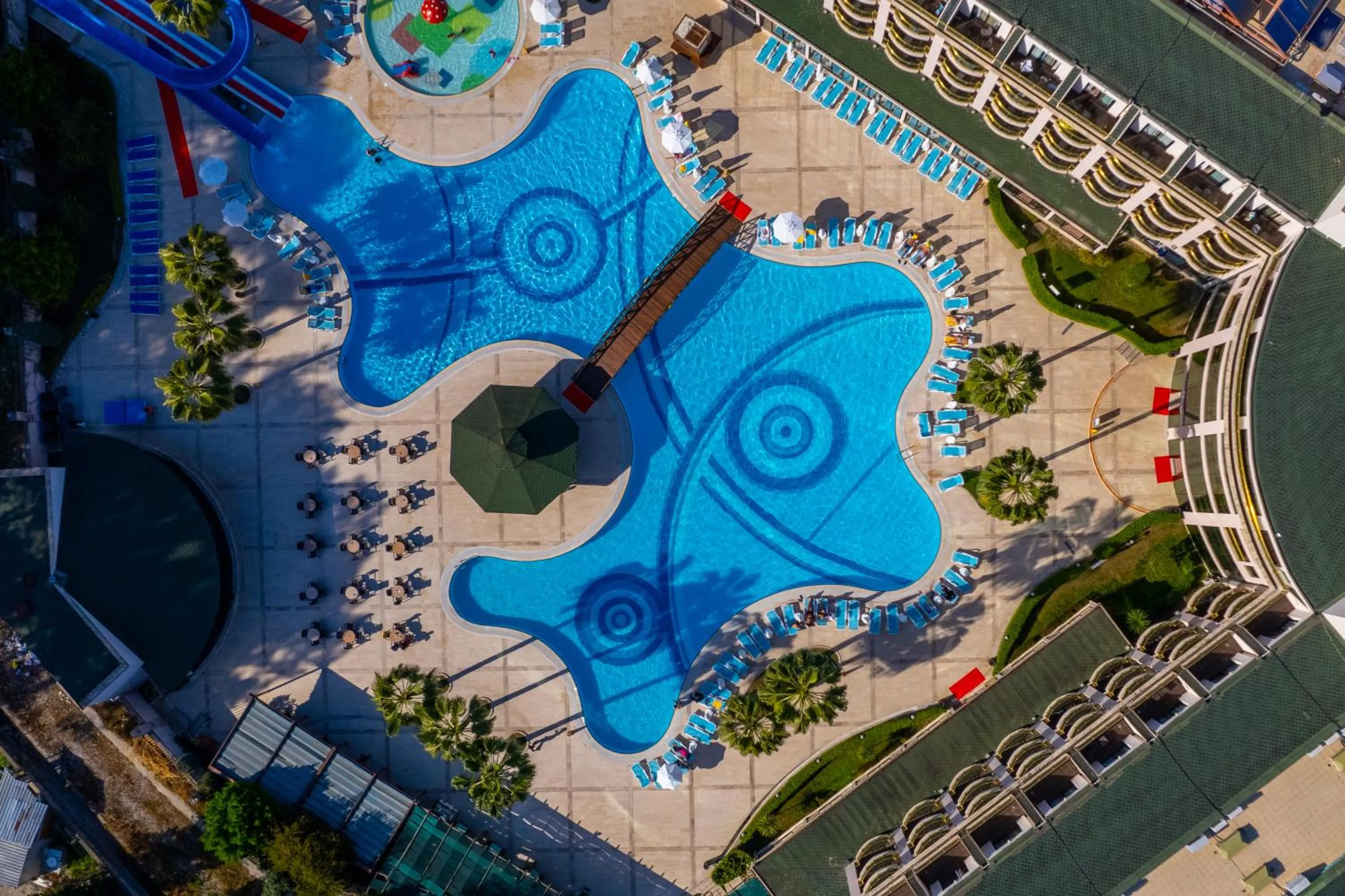 Swimming pool in Eldar Resort Hotel