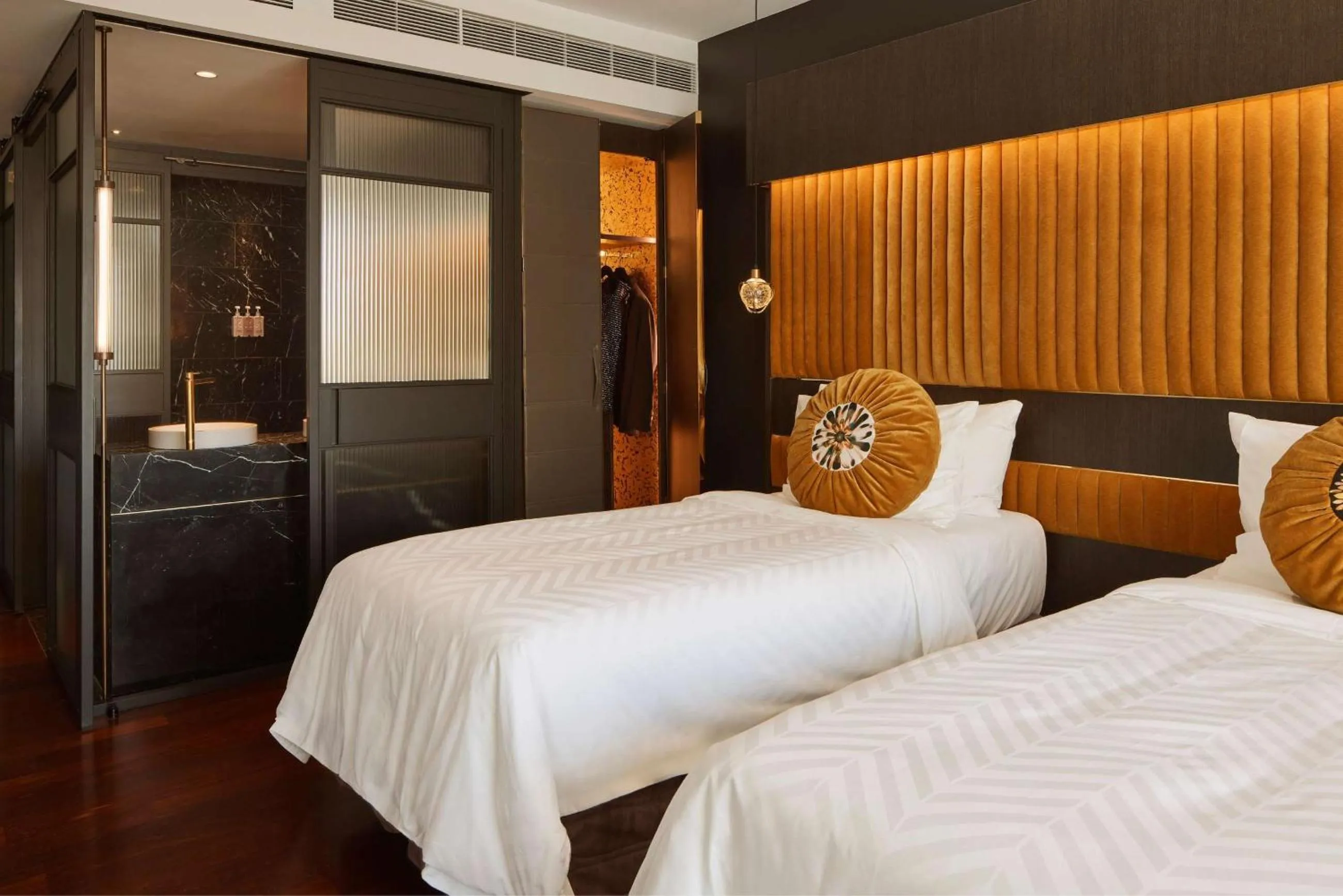 Bedroom, Bed in QT Perth