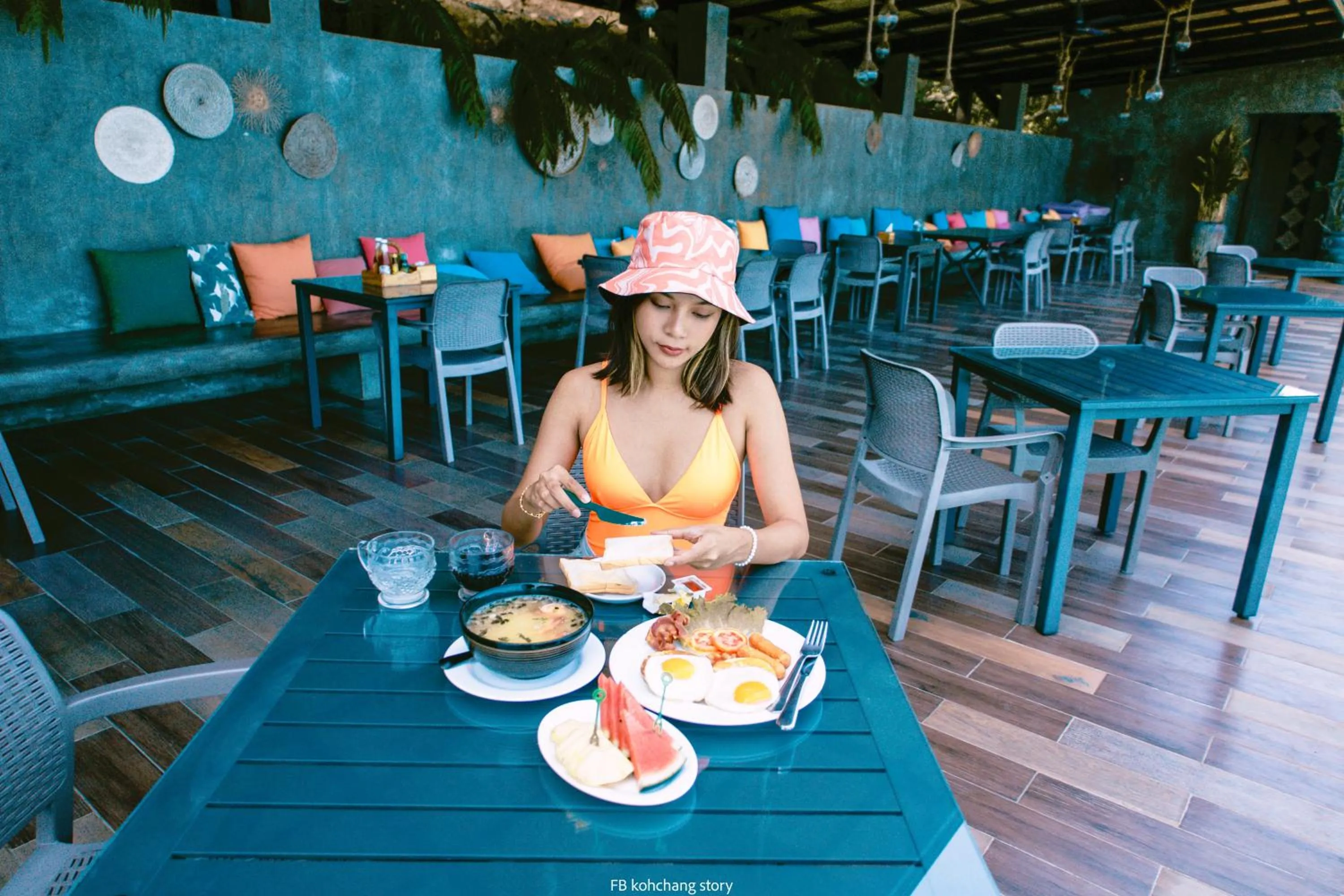 Restaurant/places to eat in Bhuvarin Resort