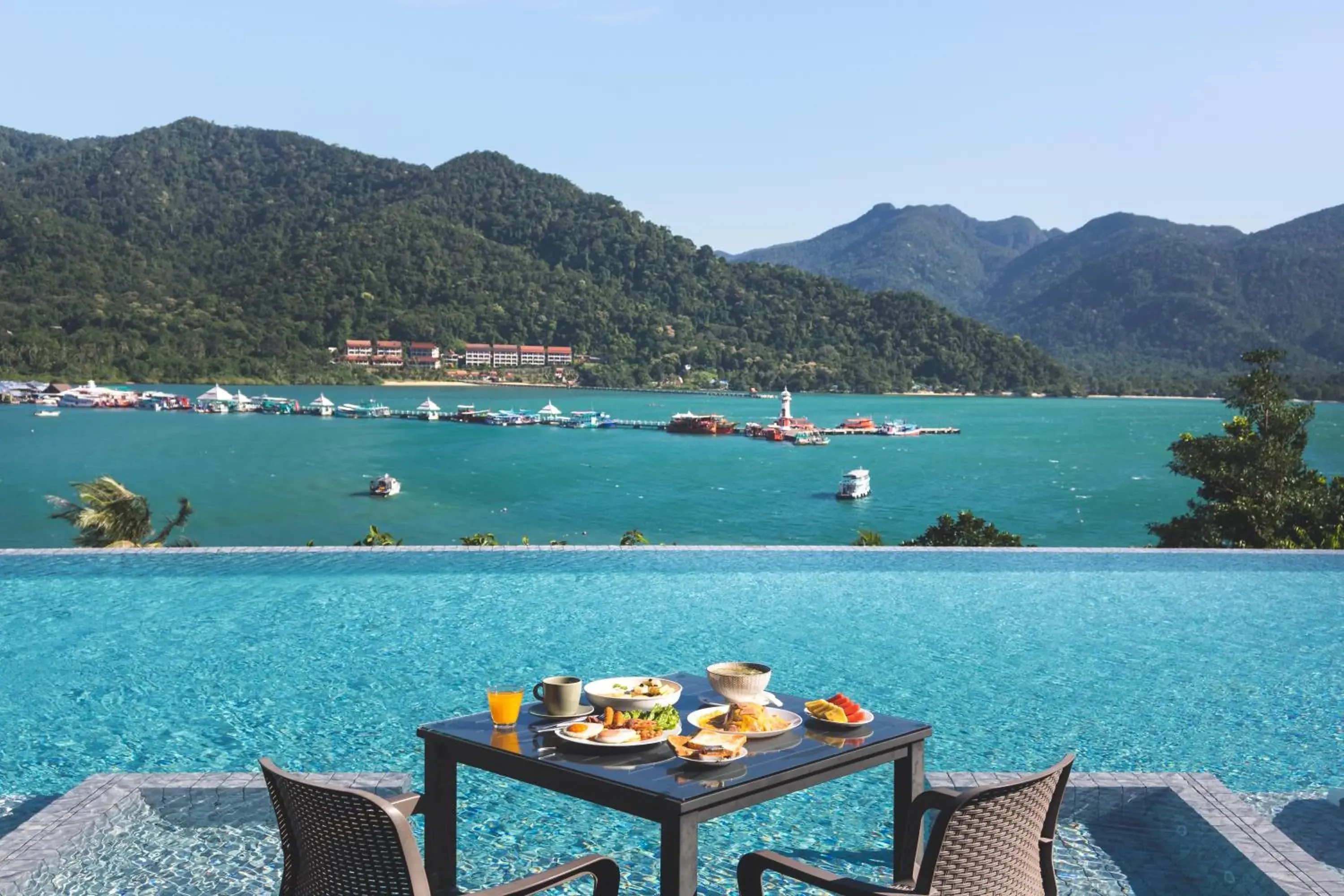 Restaurant/places to eat in Bhuvarin Resort Restaurant/places to eat in Bhuvarin Resort