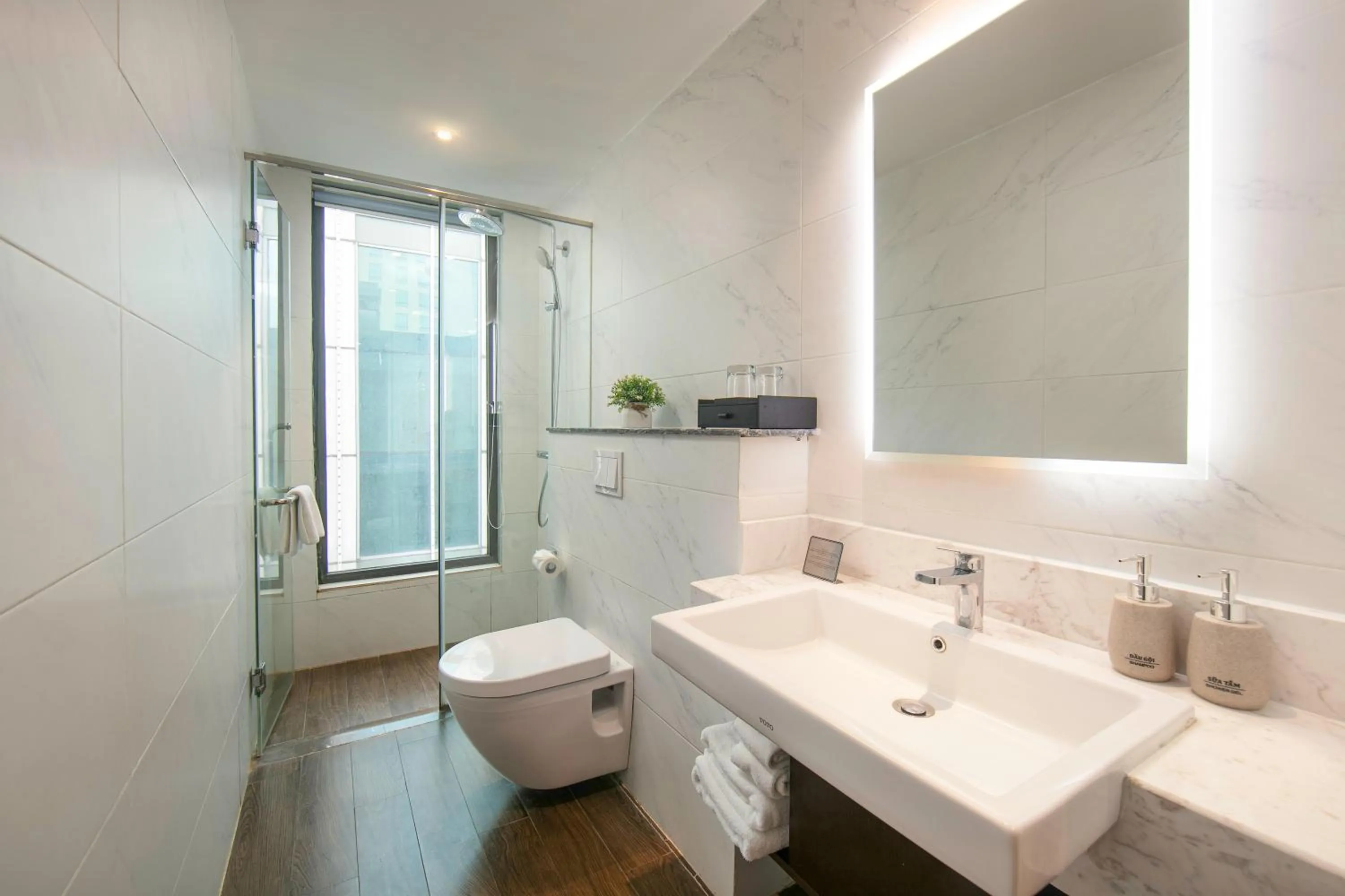 Shower in GRAND CITITEL Hanoi Hotel & Spa