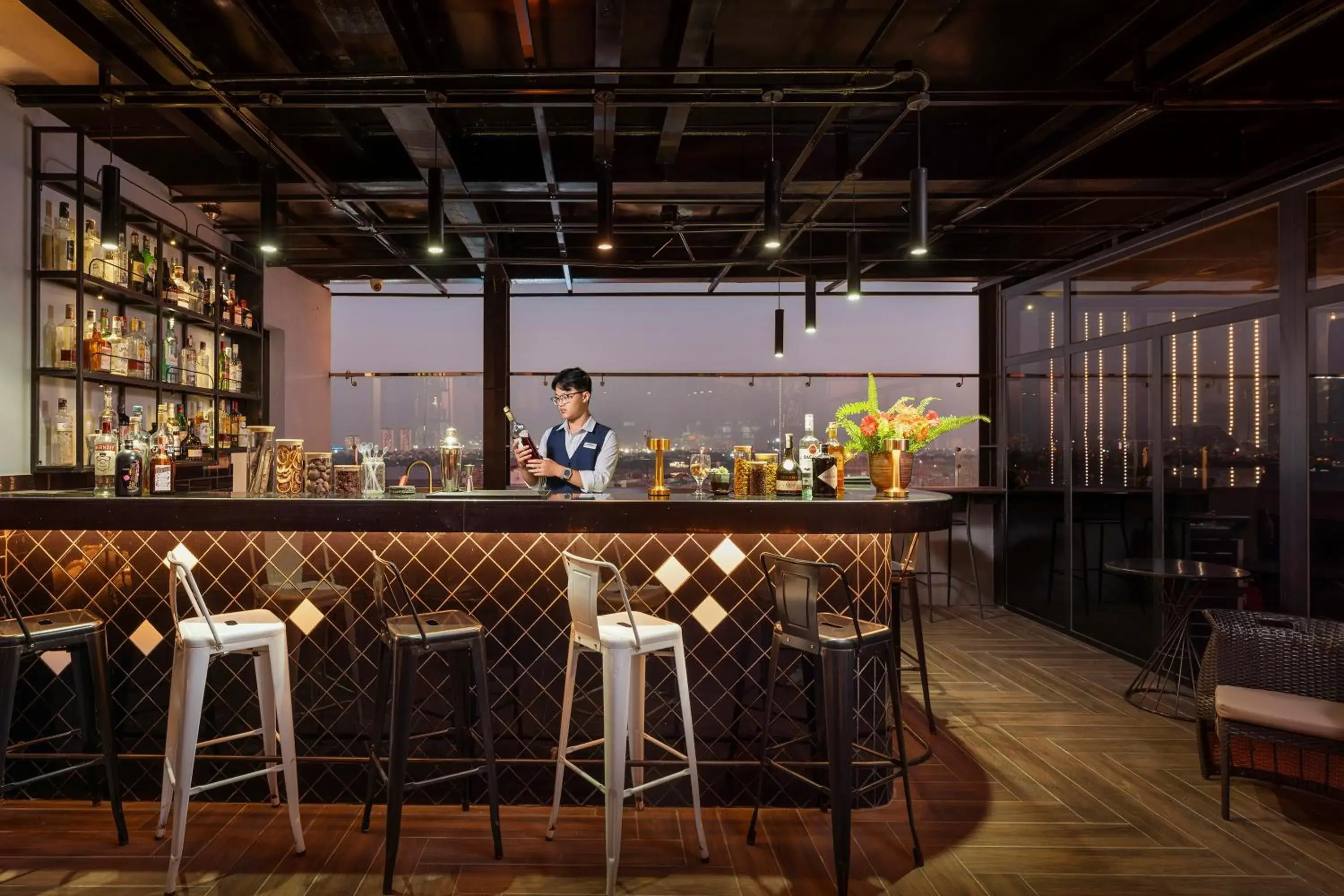 Lounge or bar in GRAND CITITEL Hanoi Hotel & Spa Lounge or bar in GRAND CITITEL Hanoi Hotel & Spa