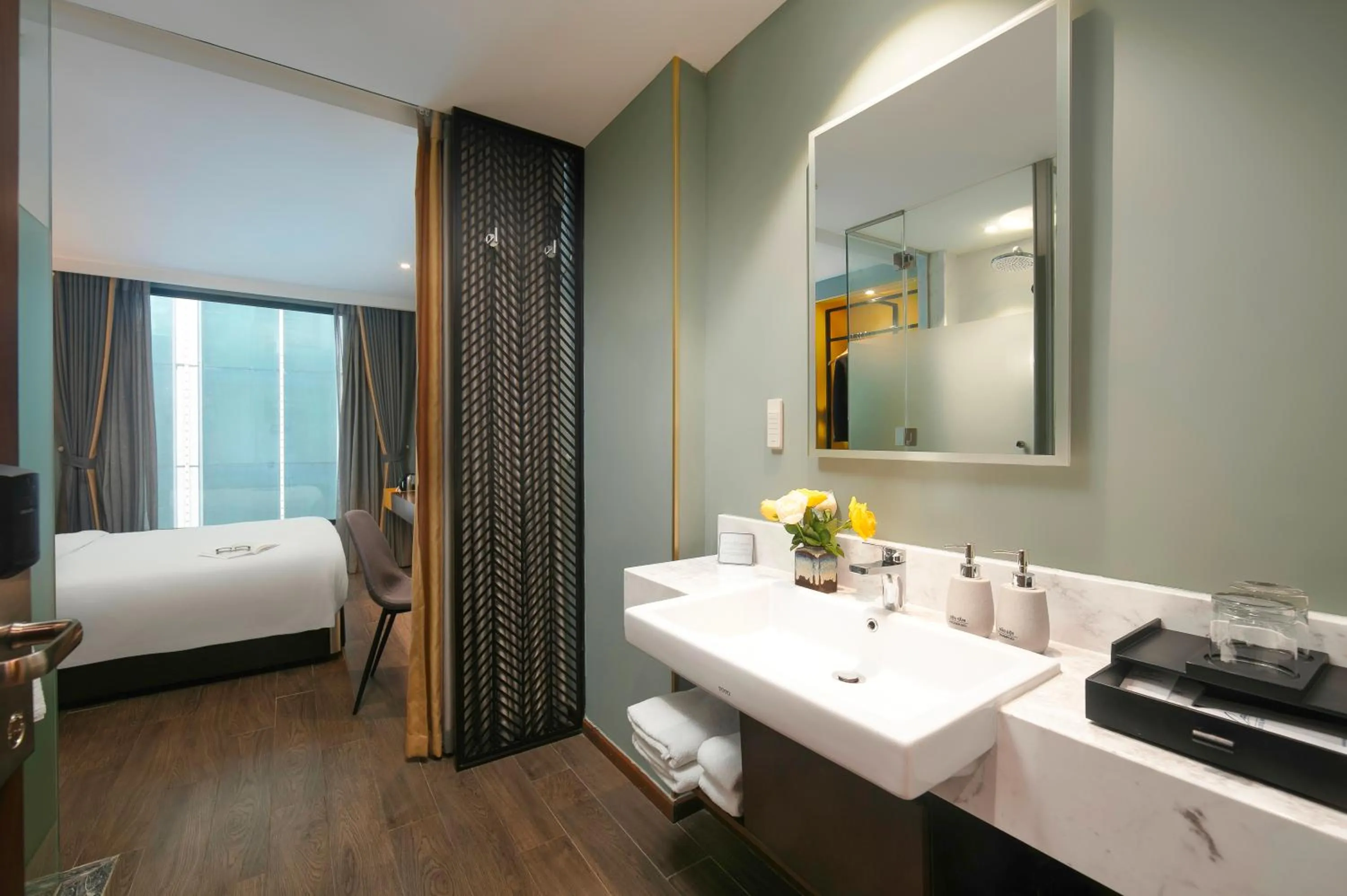 Bathroom, Bed in GRAND CITITEL Hanoi Hotel & Spa