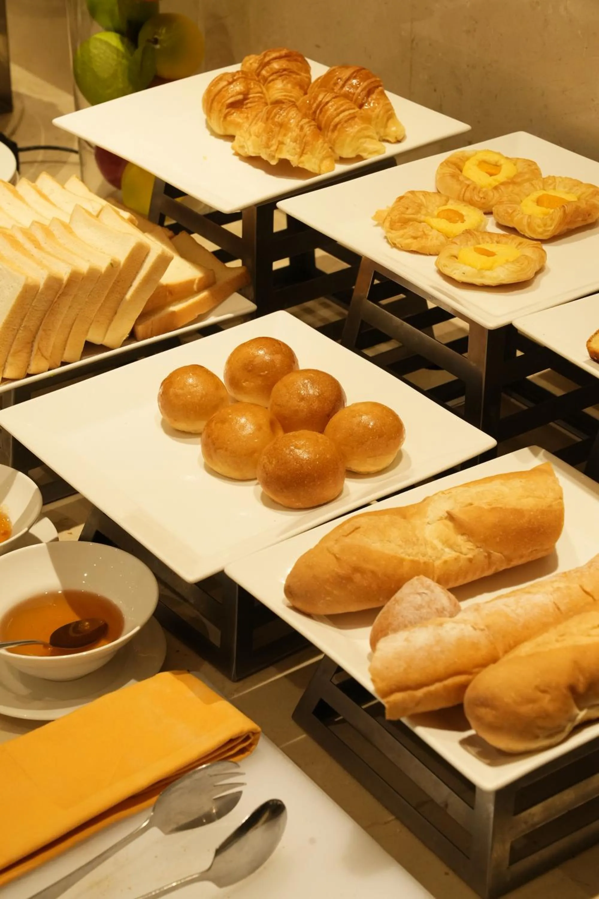 Buffet breakfast in GRAND CITITEL Hanoi Hotel & Spa