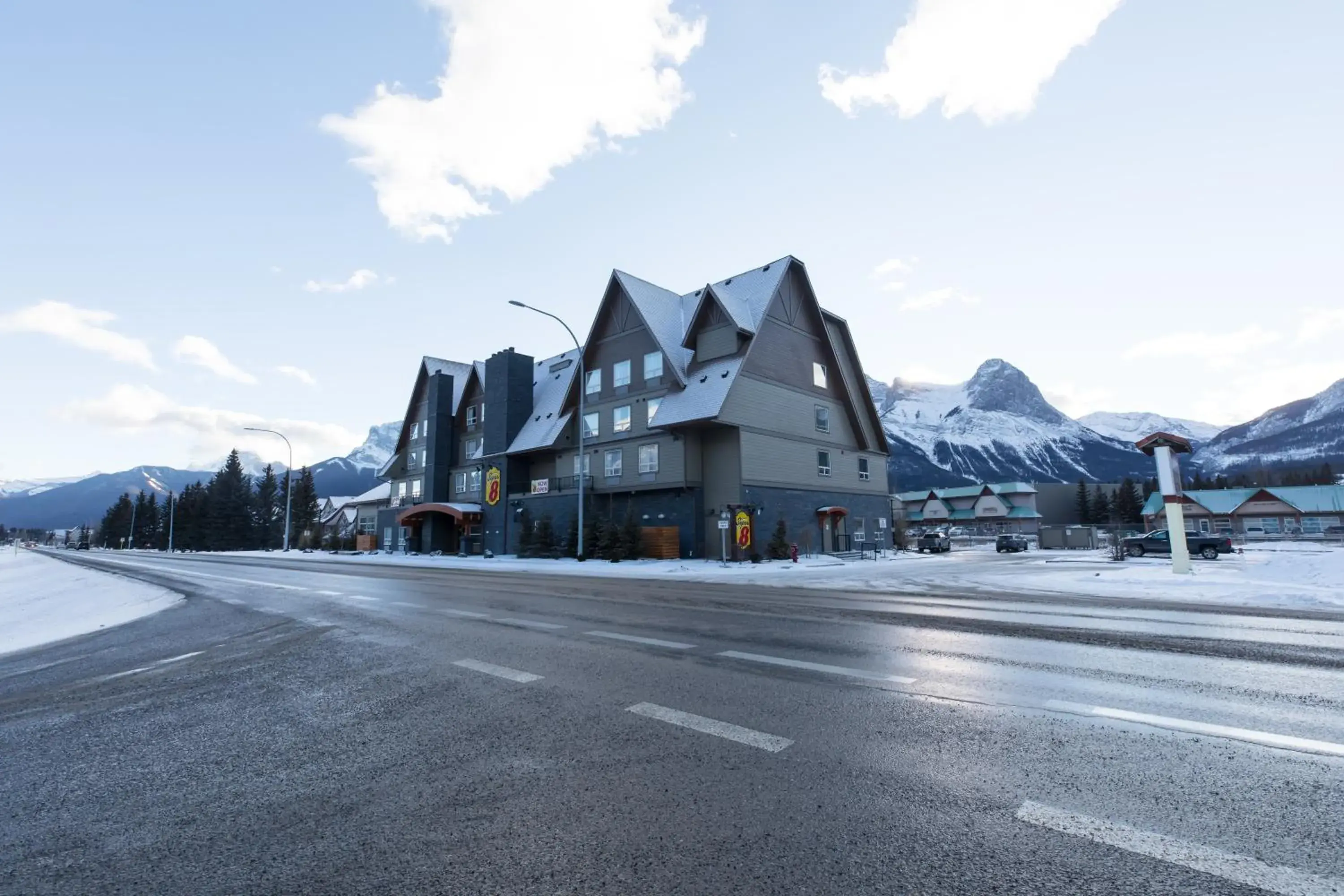 Property building in Super 8 by Wyndham Canmore Property building in Super 8 by Wyndham Canmore