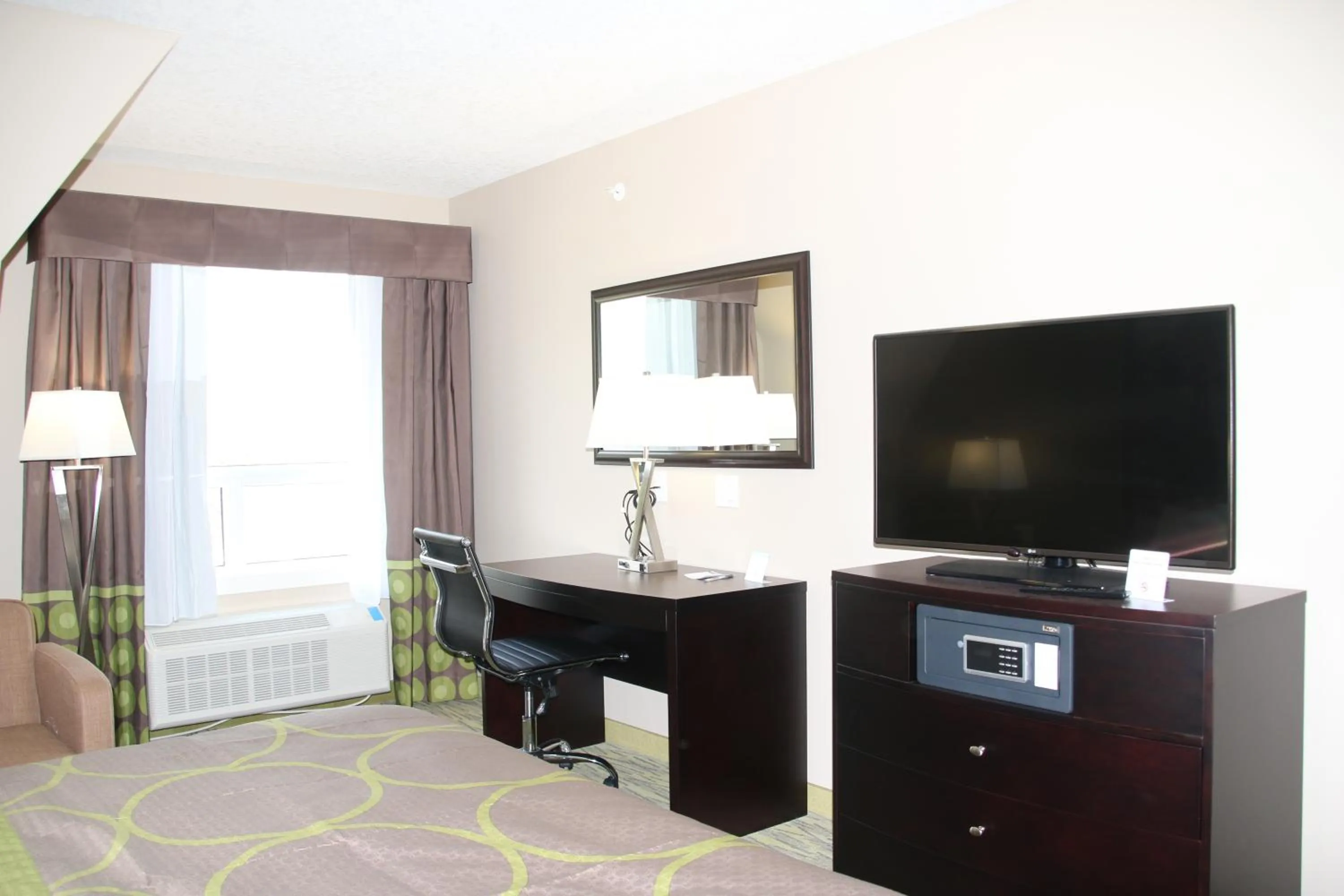Seating area, Bed in Super 8 by Wyndham Canmore