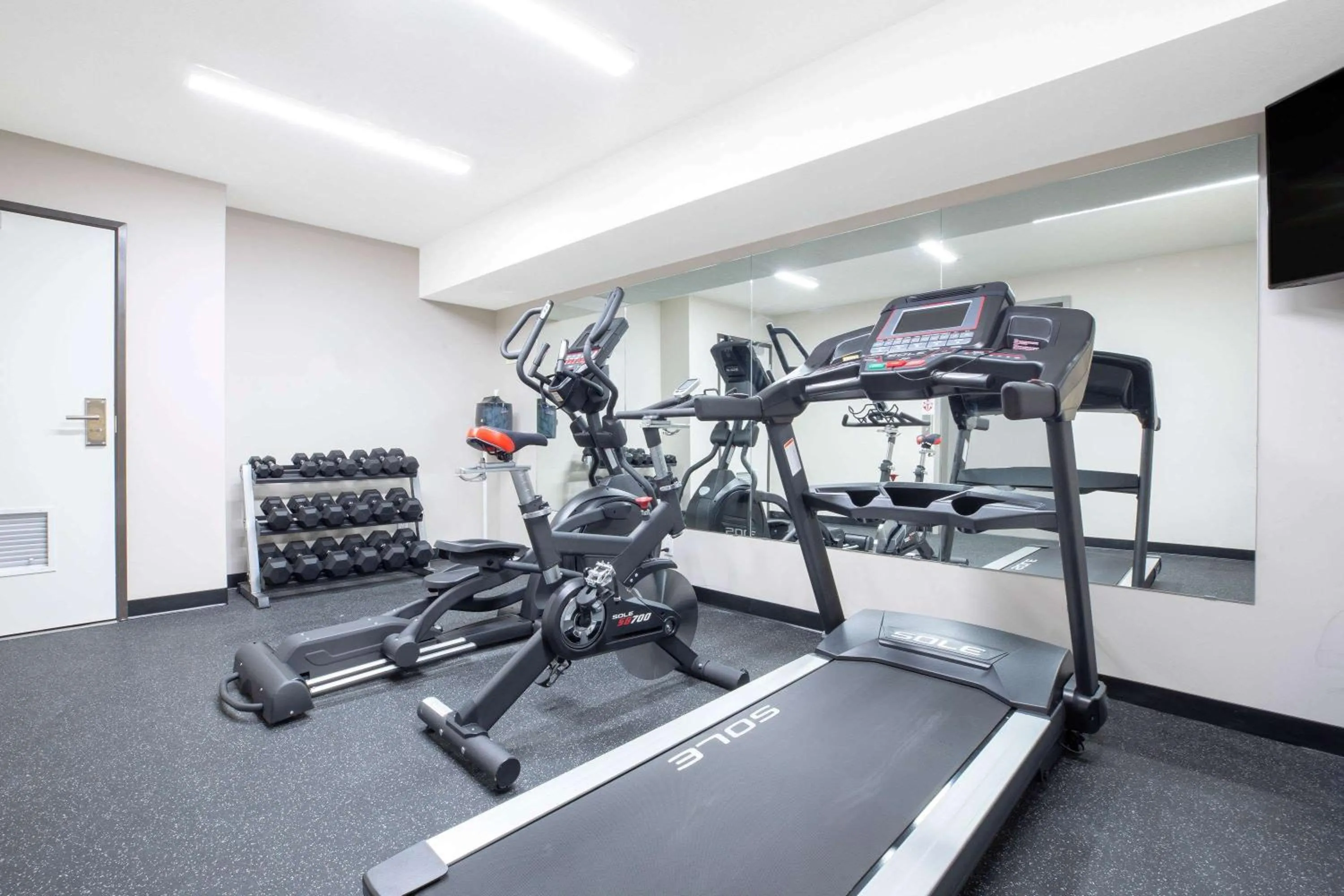 Fitness centre/facilities in Super 8 by Wyndham Canmore