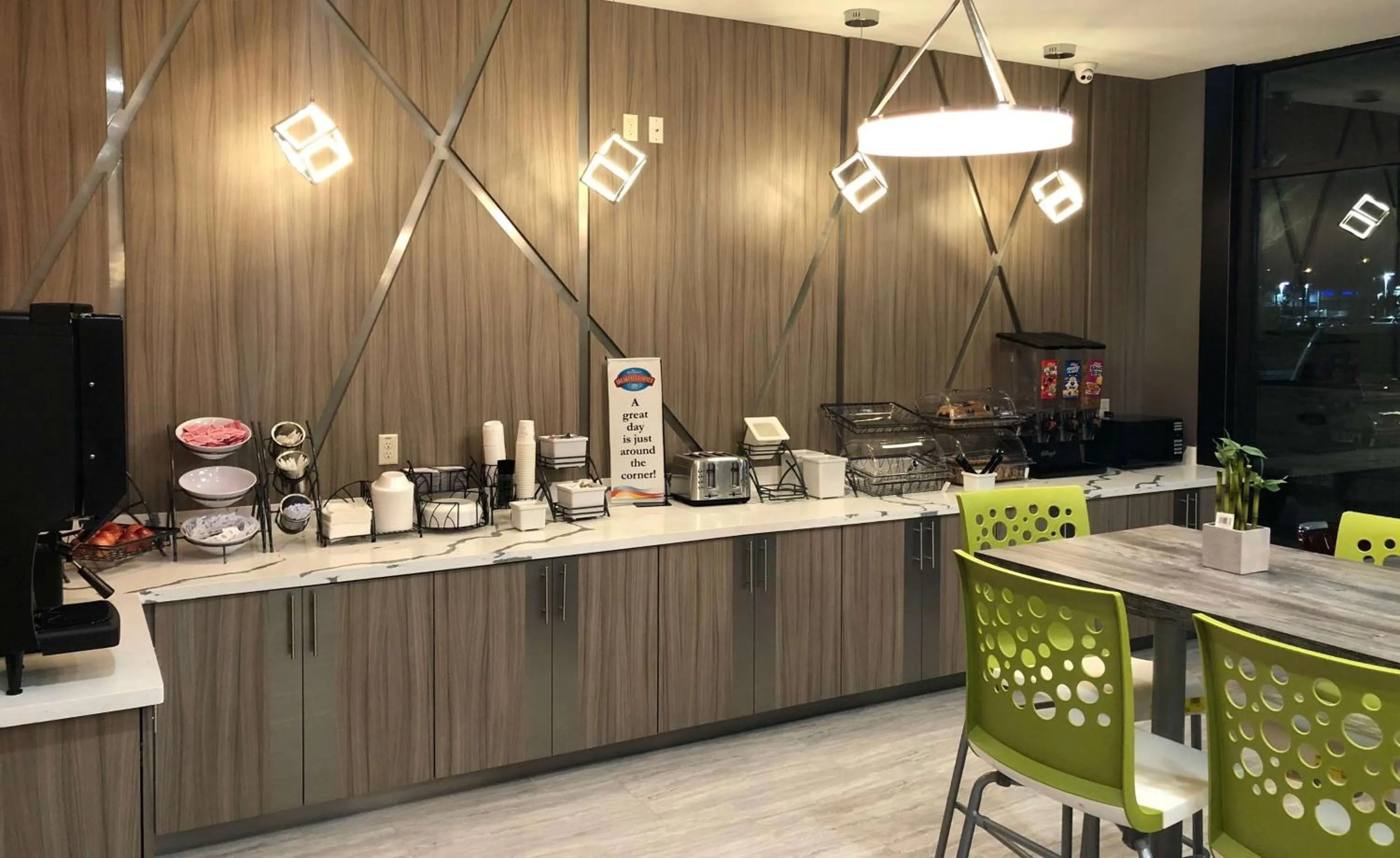 Restaurant/places to eat in Baymont by Wyndham Houston Hobby Airport