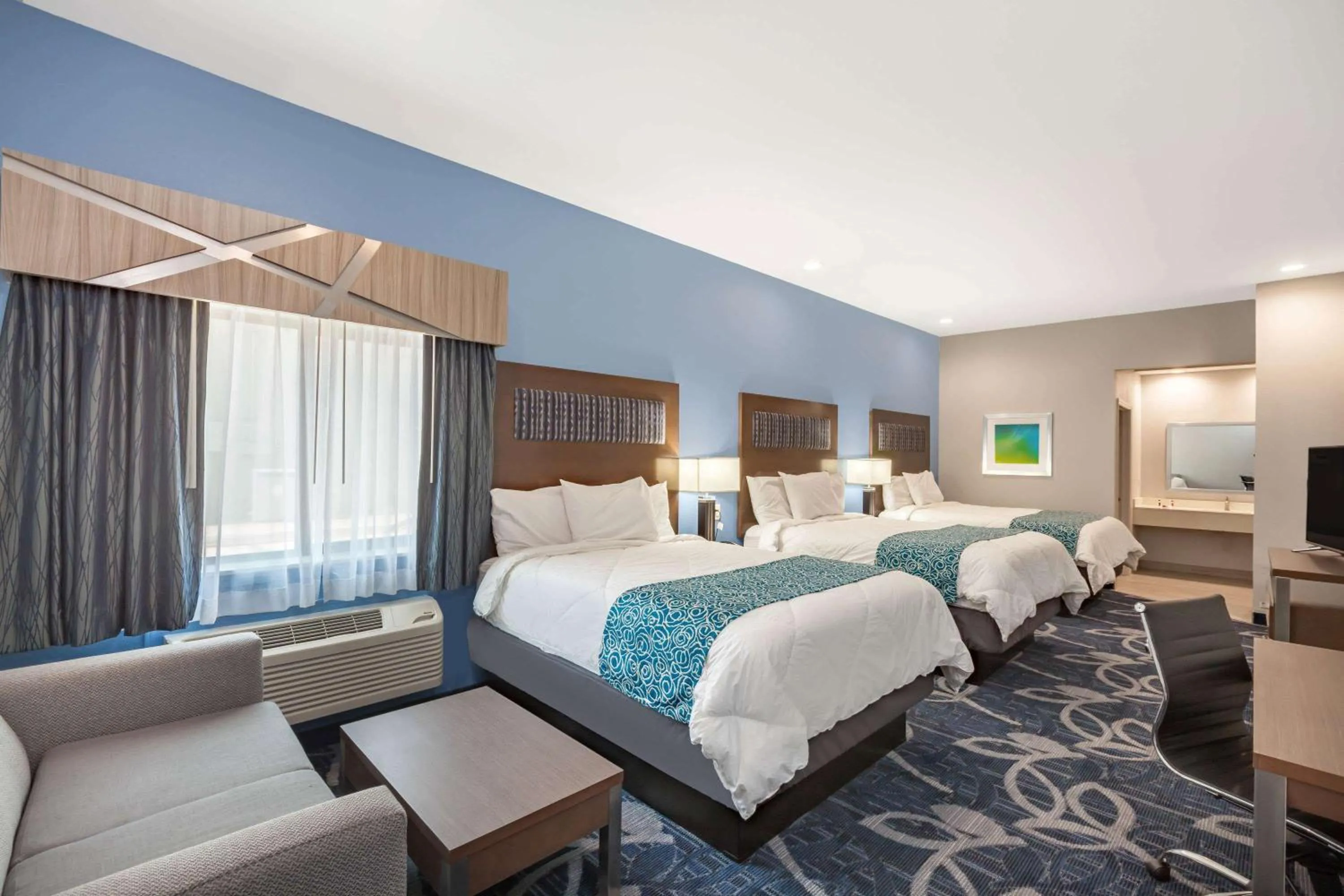 Photo of the whole room, Bed in Baymont by Wyndham Houston Hobby Airport