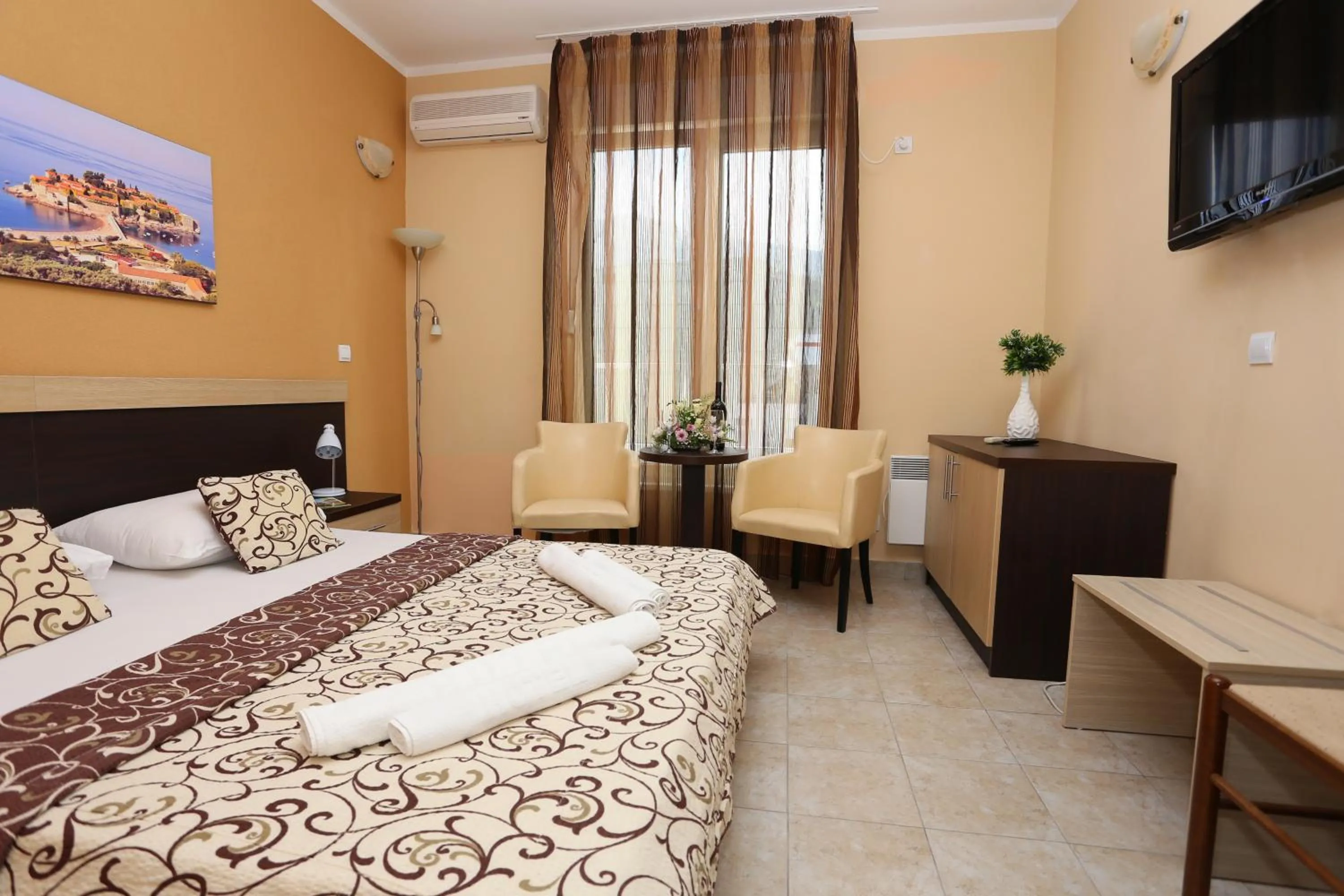 Bed in Hotel Play