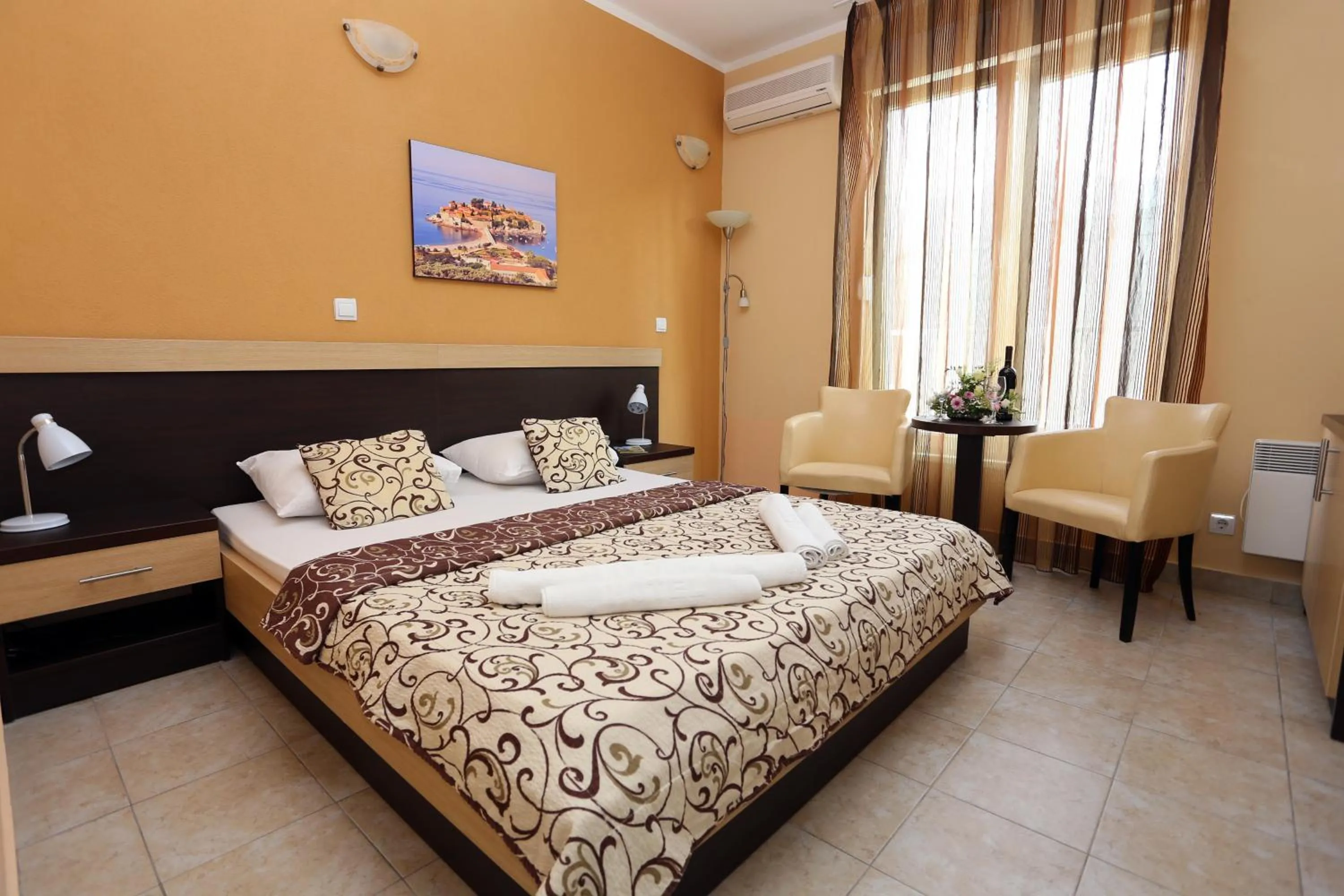 Bed in Hotel Play
