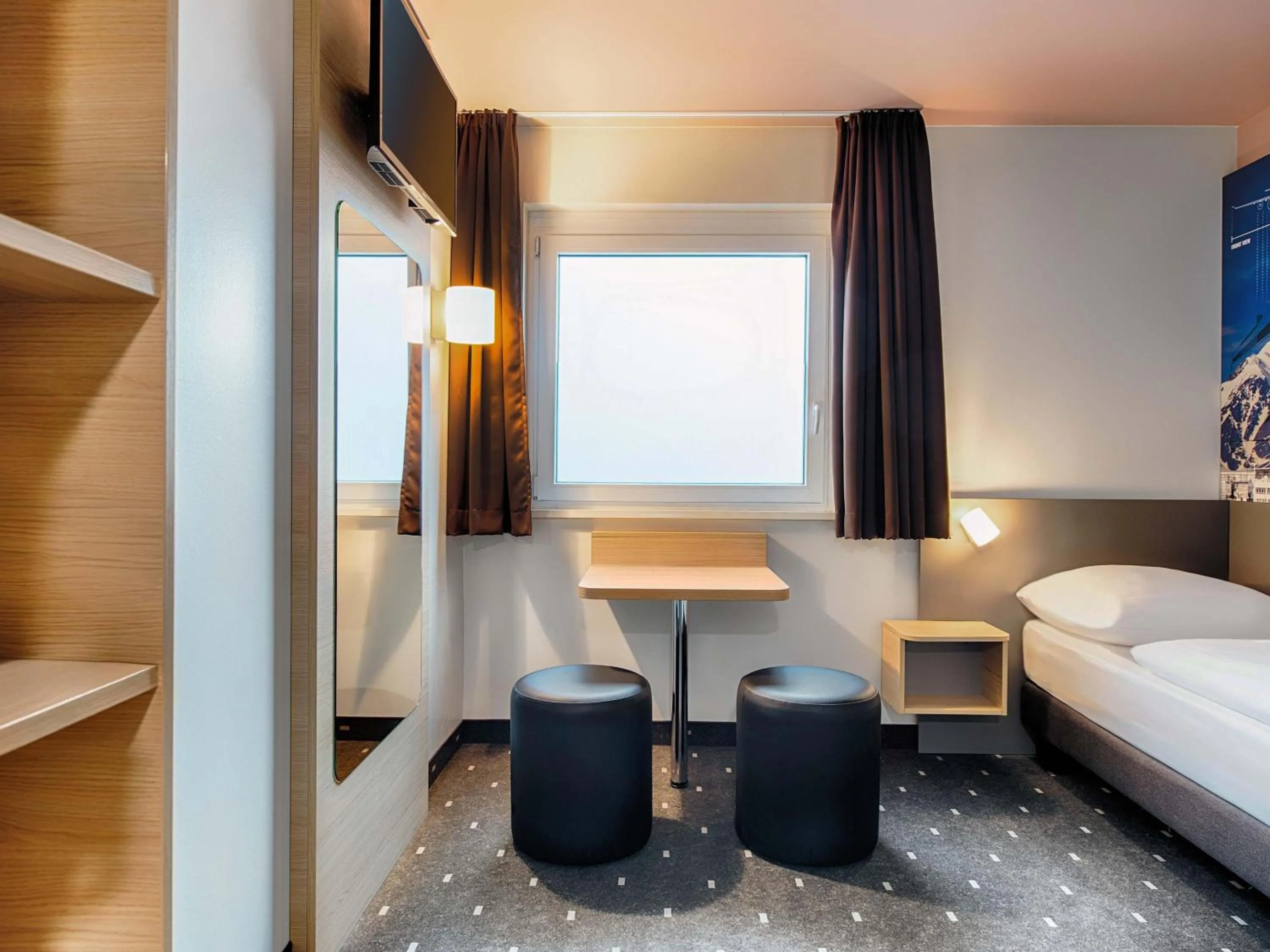 TV and multimedia, Bed in B&B HOTEL München-Airport