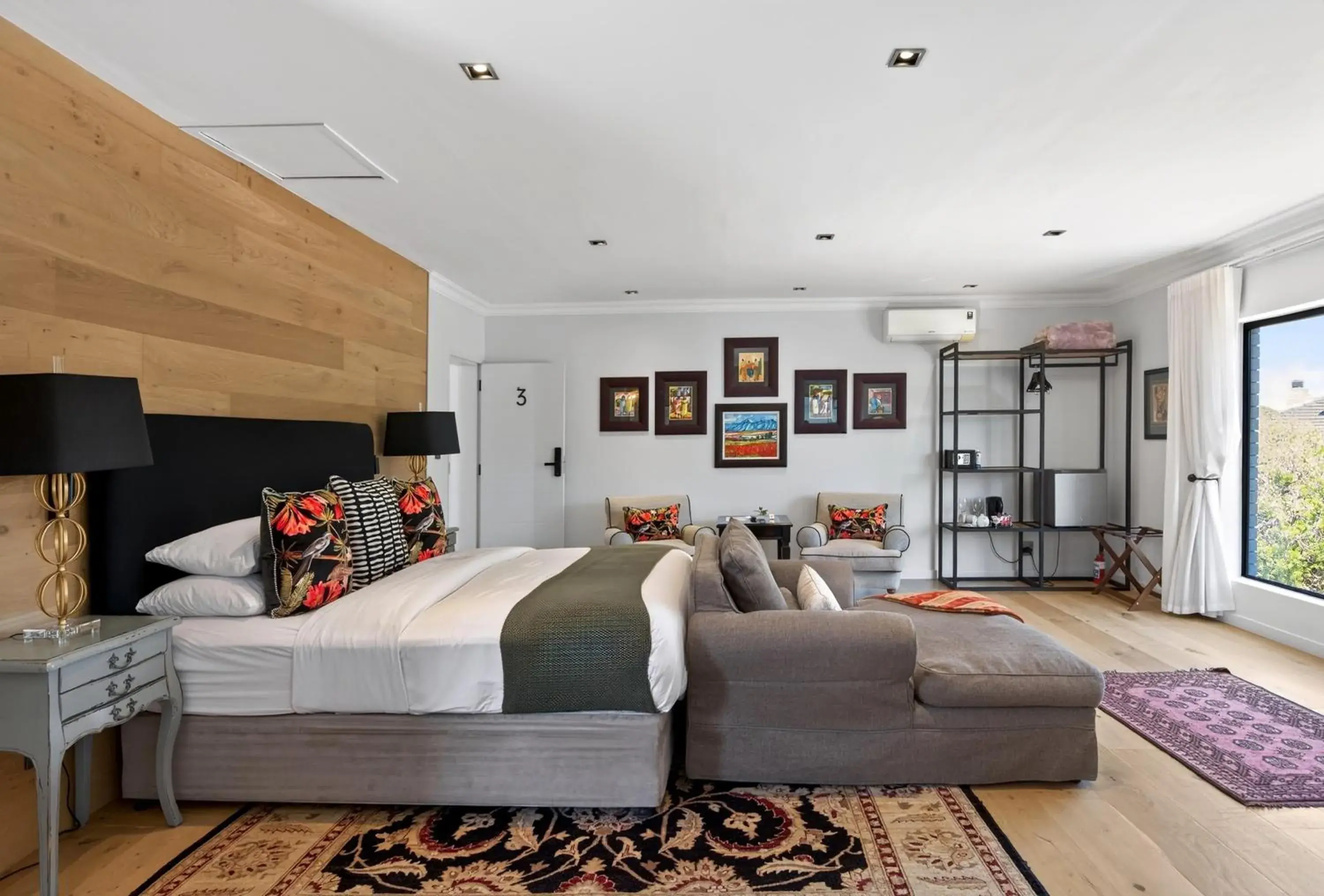 Deluxe King Room in The Whale's Tale Guesthouse Deluxe King Room in The Whale's Tale Guesthouse