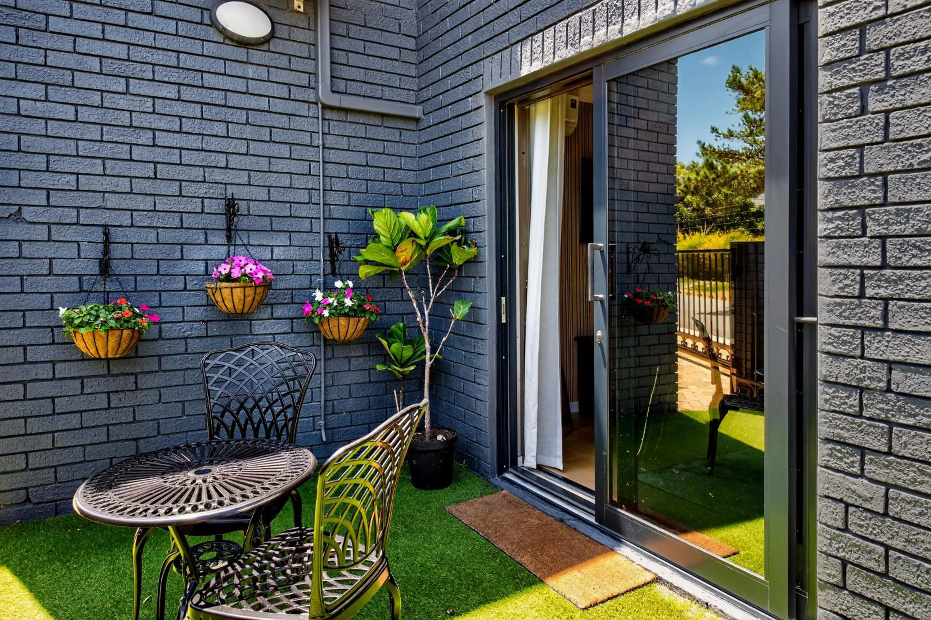 Inner courtyard view in The Whale's Tale Guesthouse
