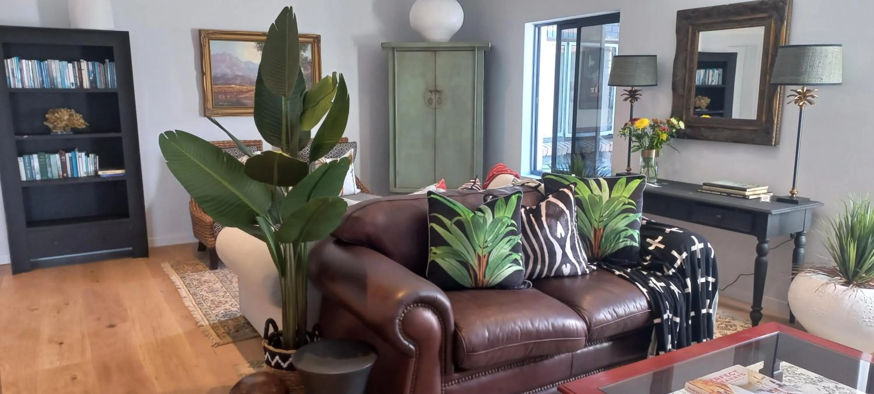 Communal lounge/ TV room in The Whale's Tale Guesthouse