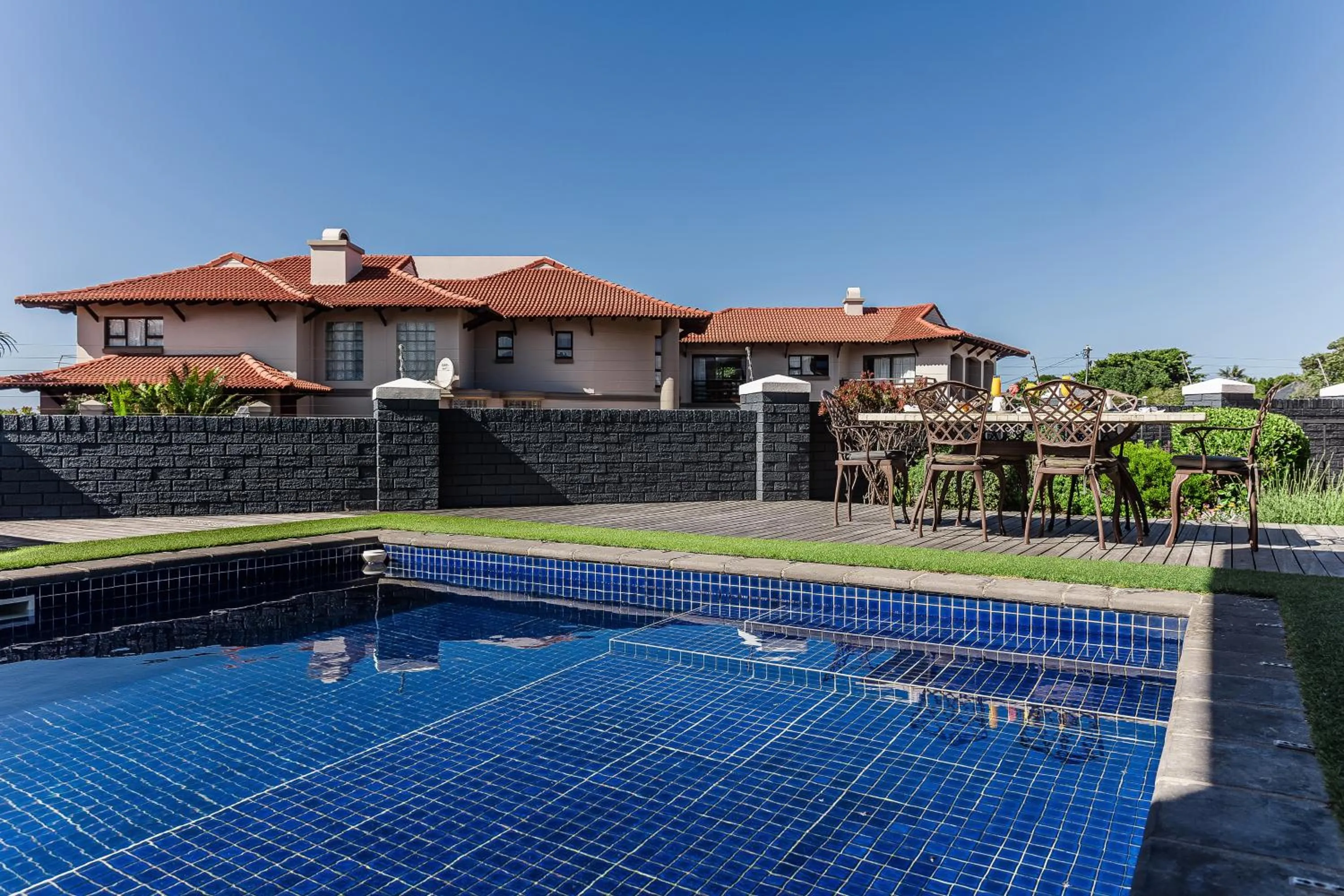 Swimming pool in The Whale's Tale Guesthouse
