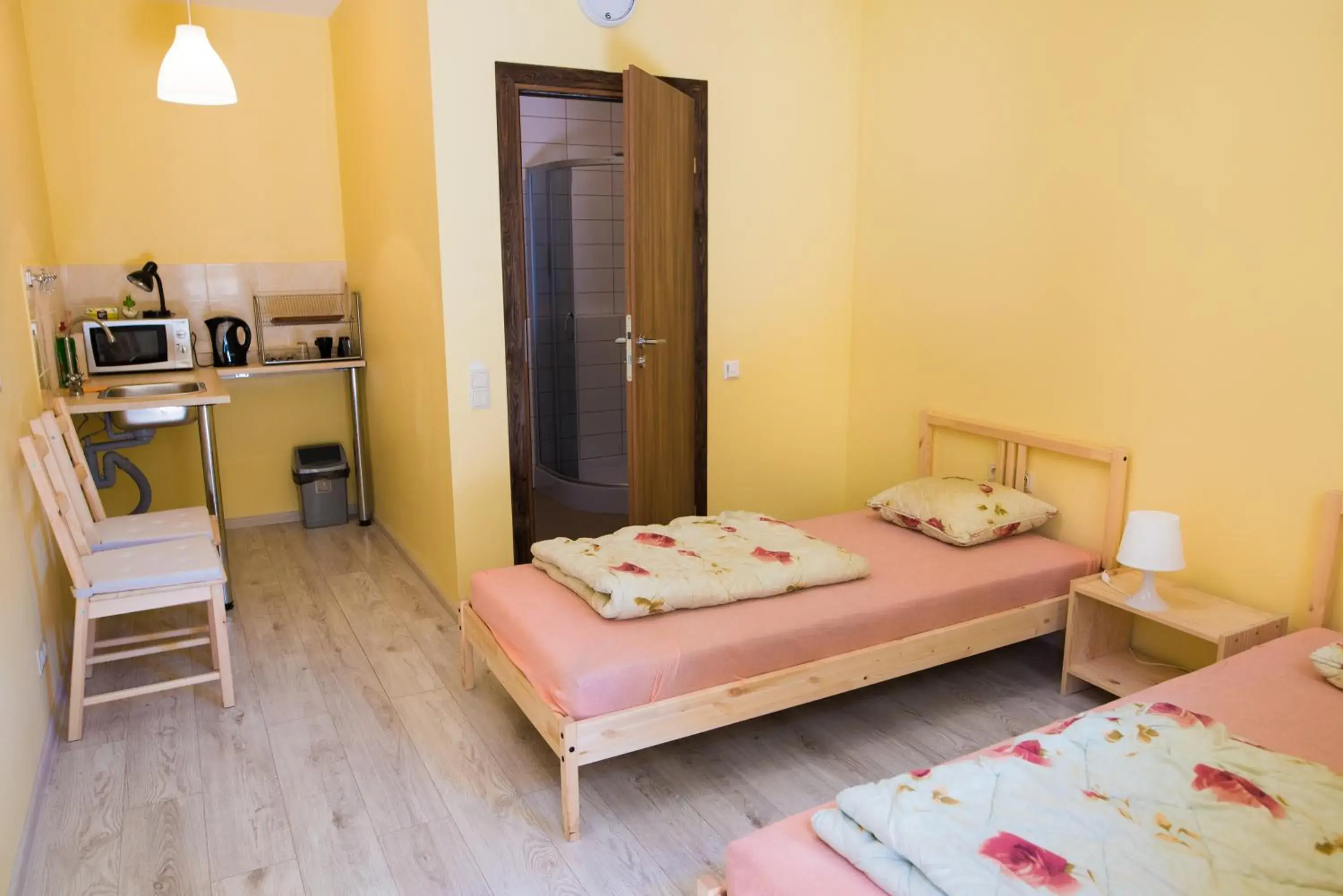 Classic Twin Room with Private Bathroom in Fortuna Hostel Classic Twin Room with Private Bathroom in Fortuna Hostel