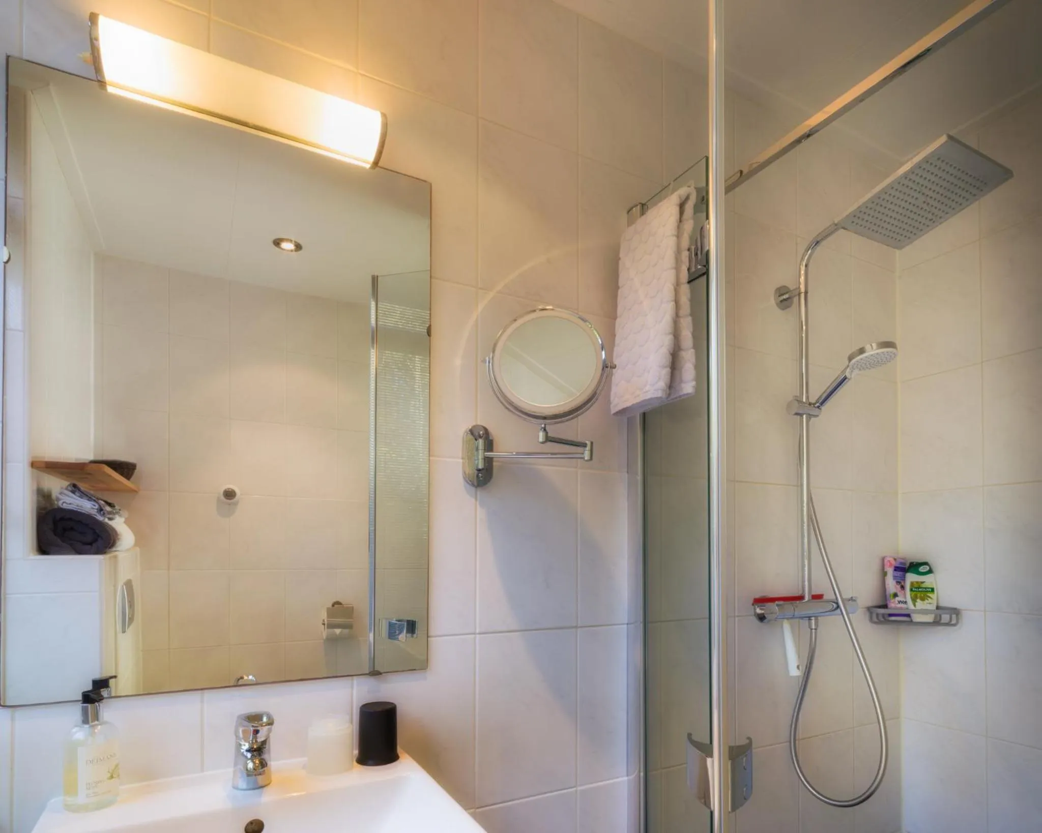 Shower in B & B De Stijl