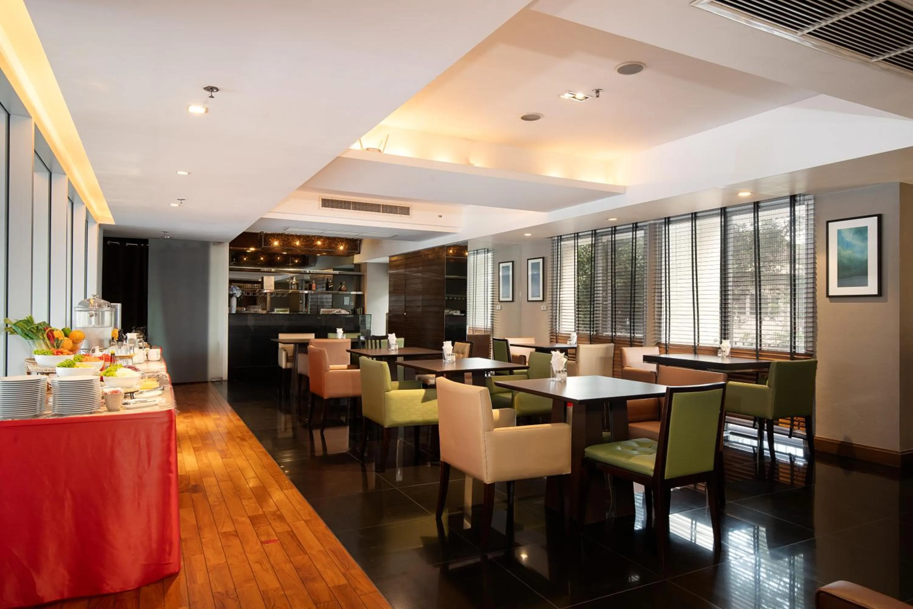 Restaurant/places to eat in Lily Hotel Bangkok