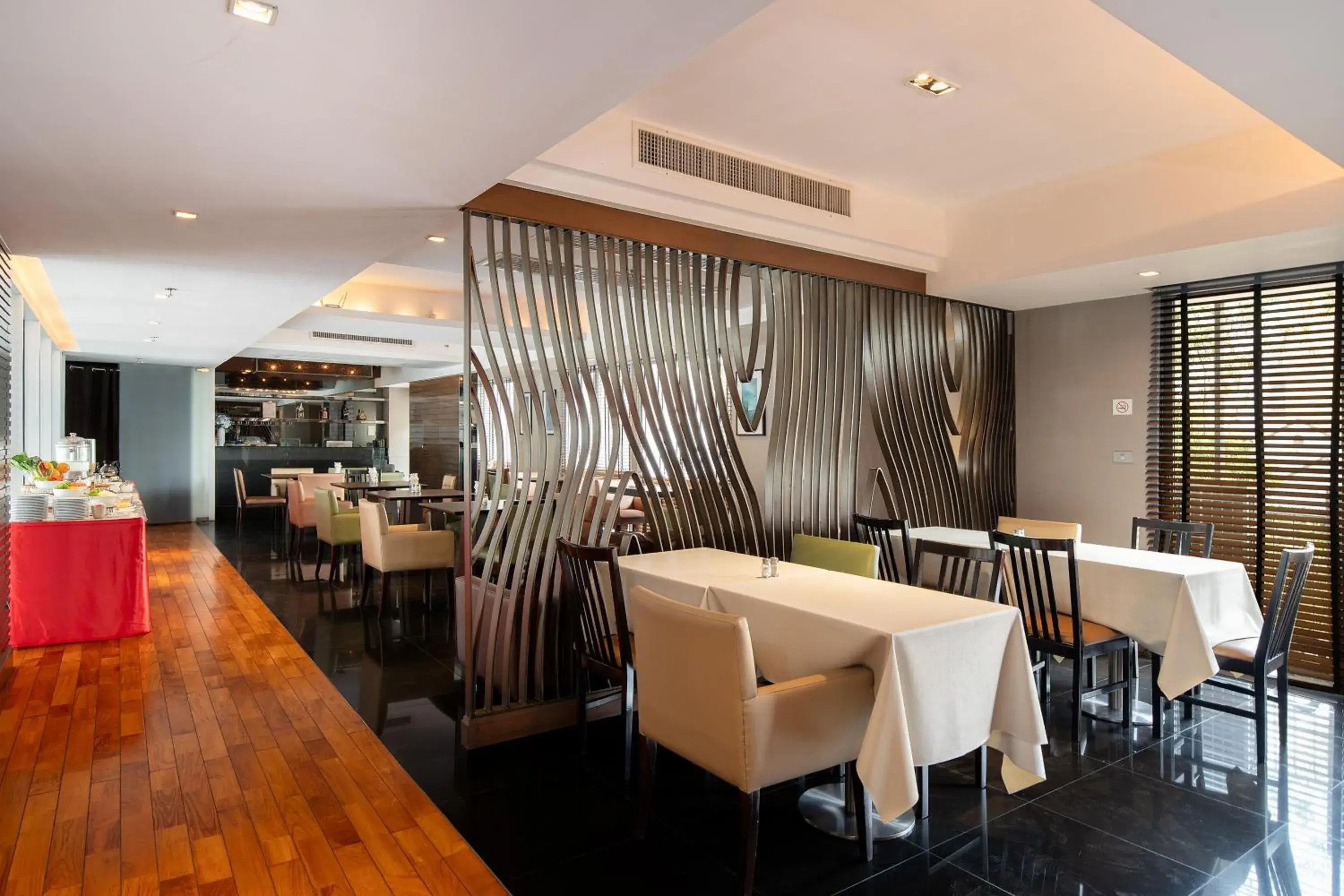 Restaurant/places to eat in Lily Hotel Bangkok Restaurant/places to eat in Lily Hotel Bangkok