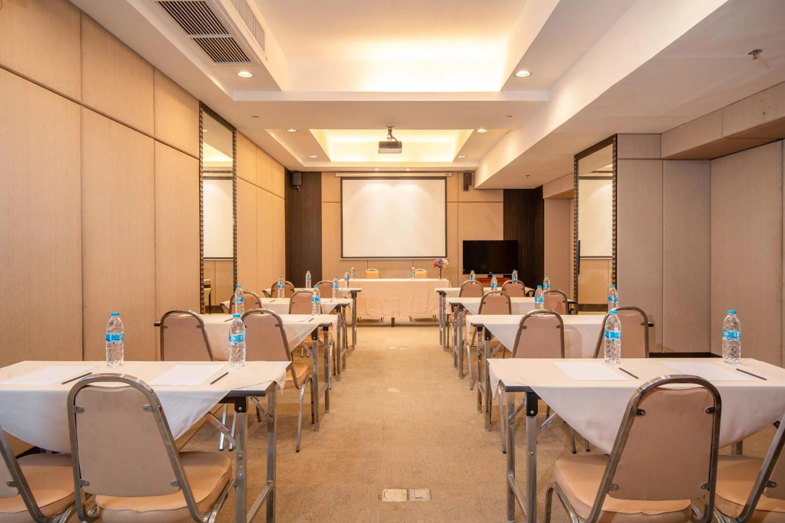 Meeting/conference room in Lily Hotel Bangkok