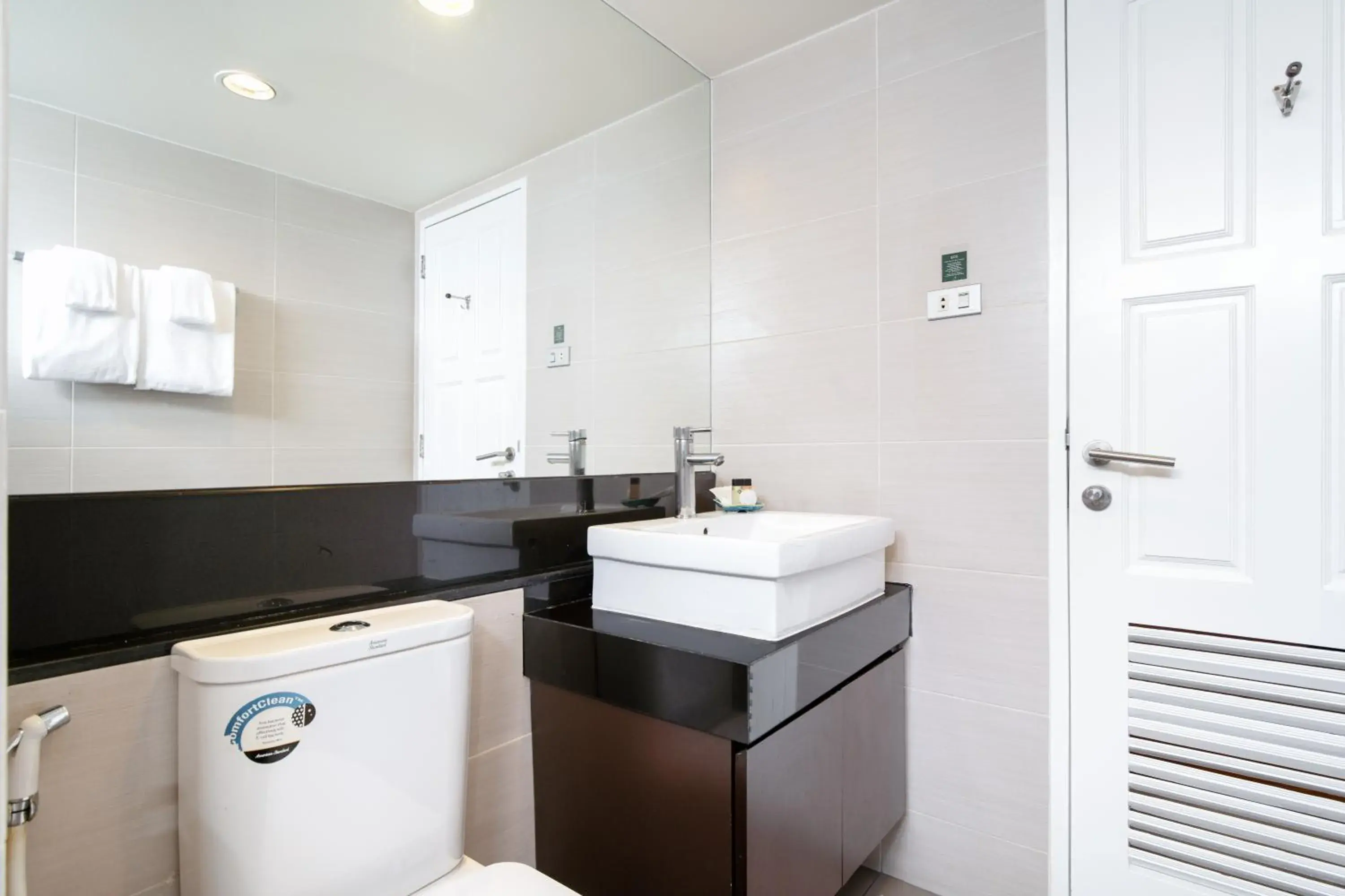 Bathroom in Lily Hotel Bangkok Bathroom in Lily Hotel Bangkok