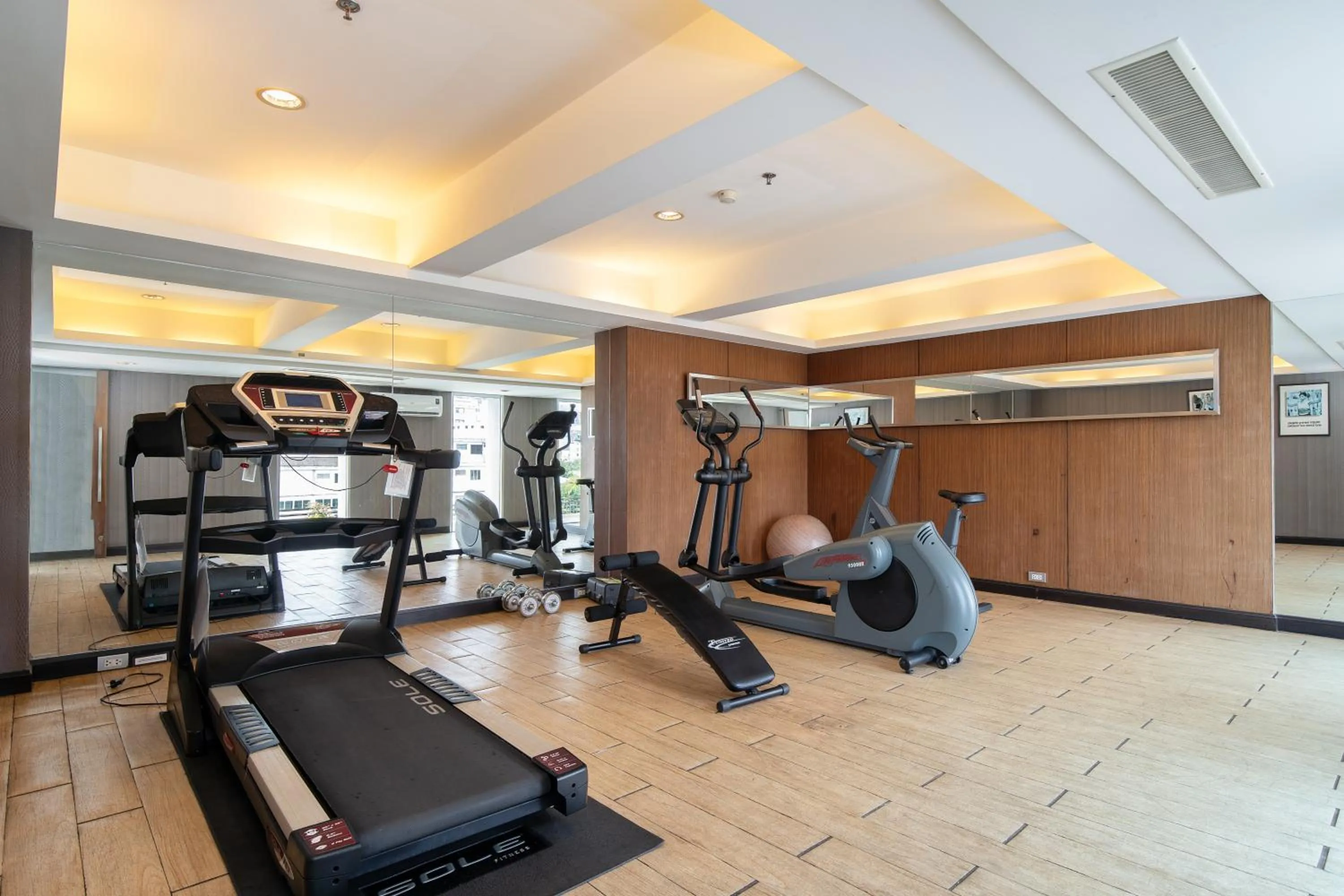Fitness centre/facilities in Lily Hotel Bangkok