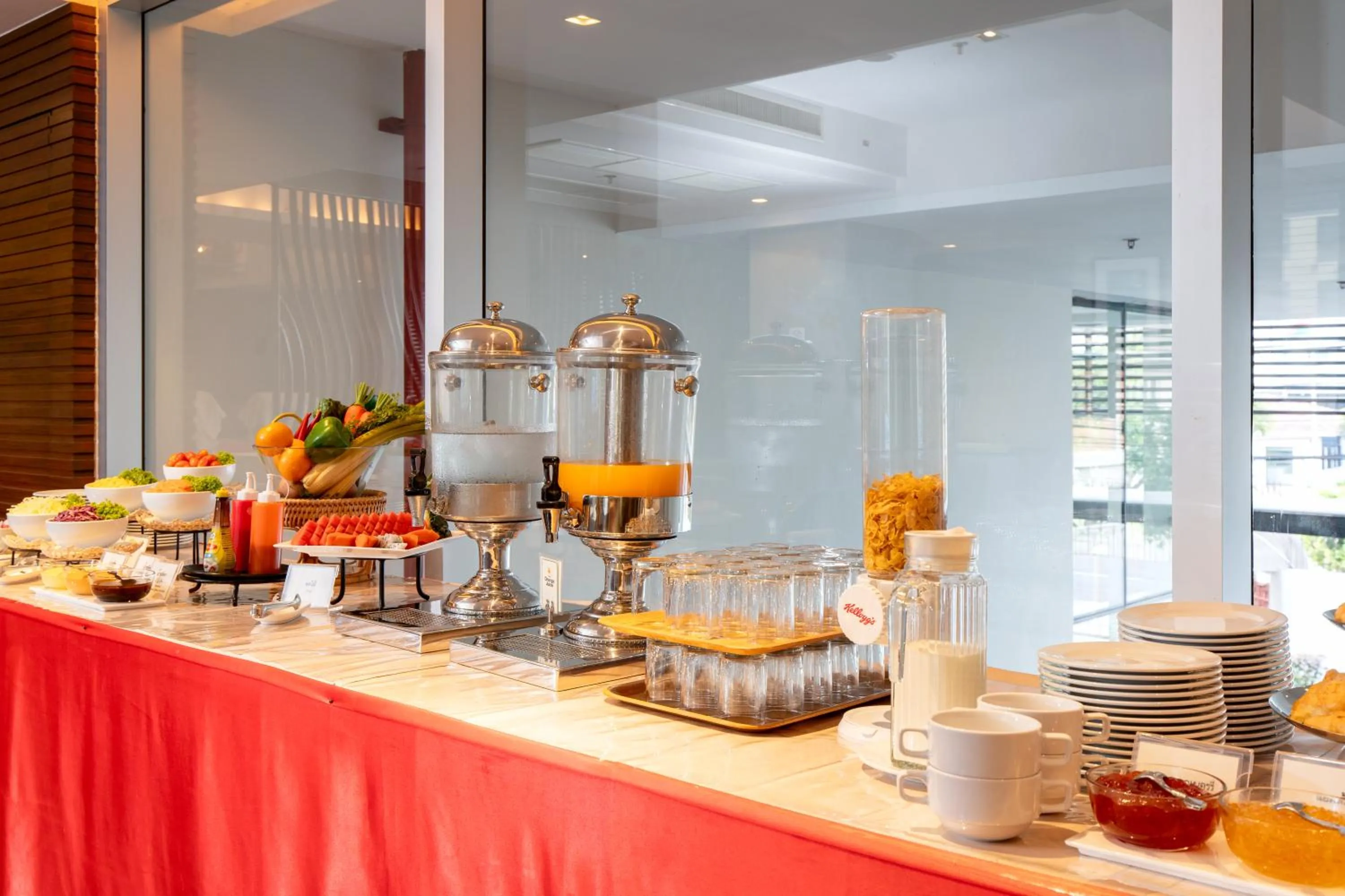 Food and drinks in Lily Hotel Bangkok