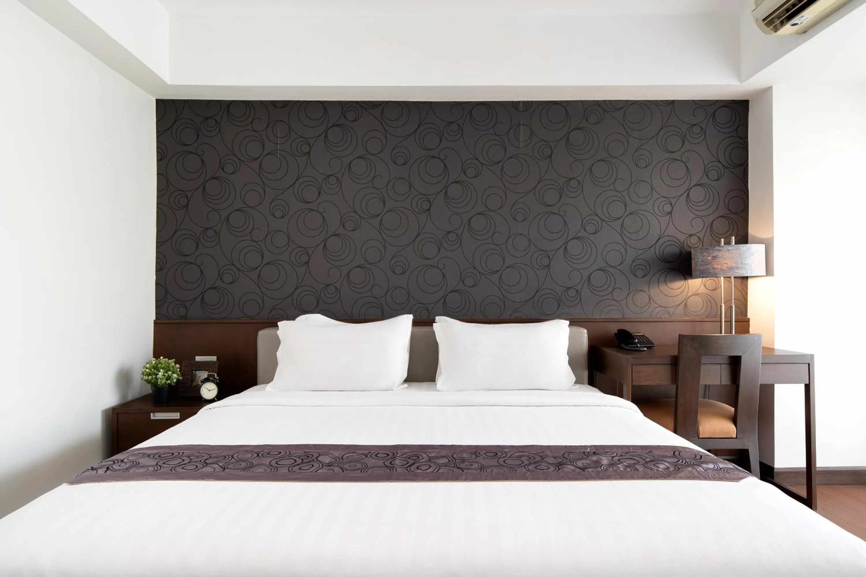 Bed in Lily Hotel Bangkok