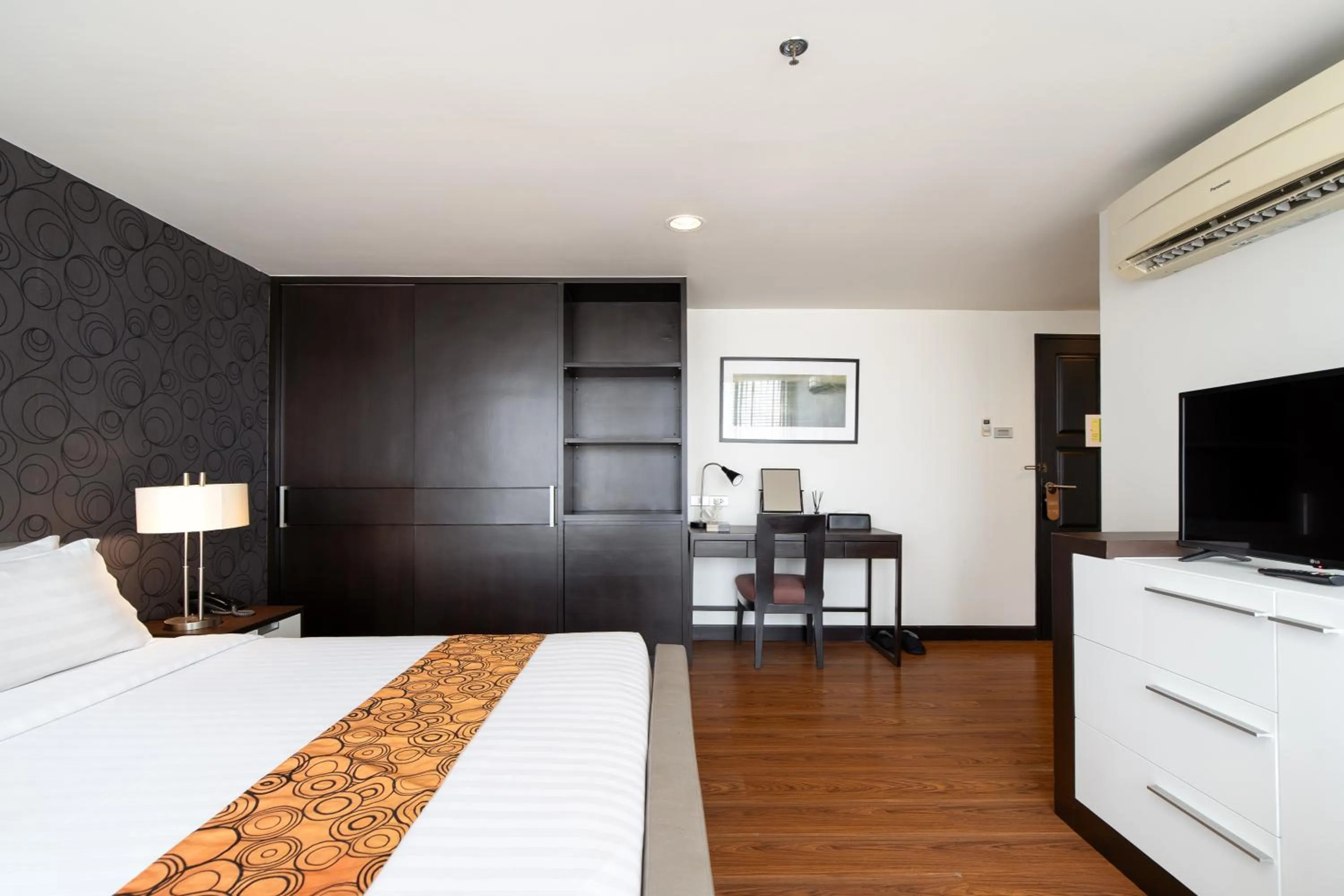 Bed in Lily Hotel Bangkok